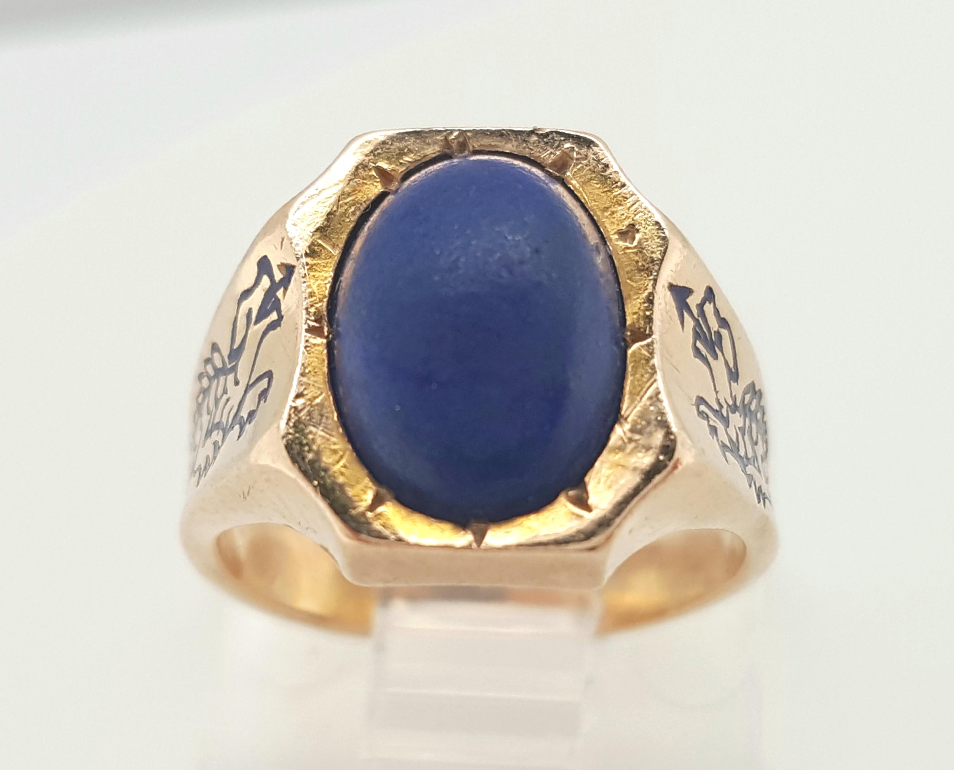 Art Deco Vintage 14 Karat Yellow Gold Oval Cabochon Lapis Lazuli and Blue Enamel Ring For Sale