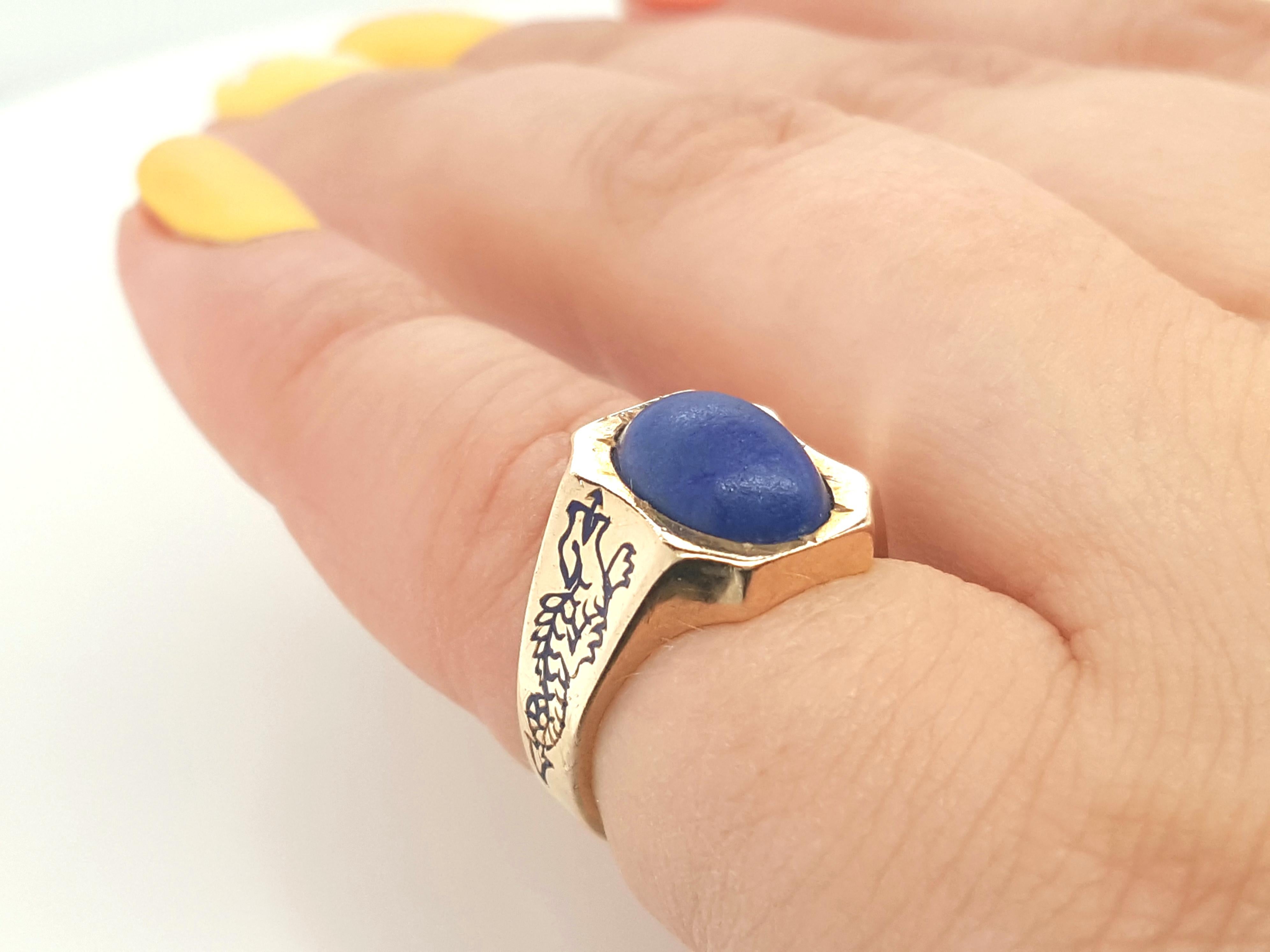 Oval Cut Vintage 14 Karat Yellow Gold Oval Cabochon Lapis Lazuli and Blue Enamel Ring For Sale