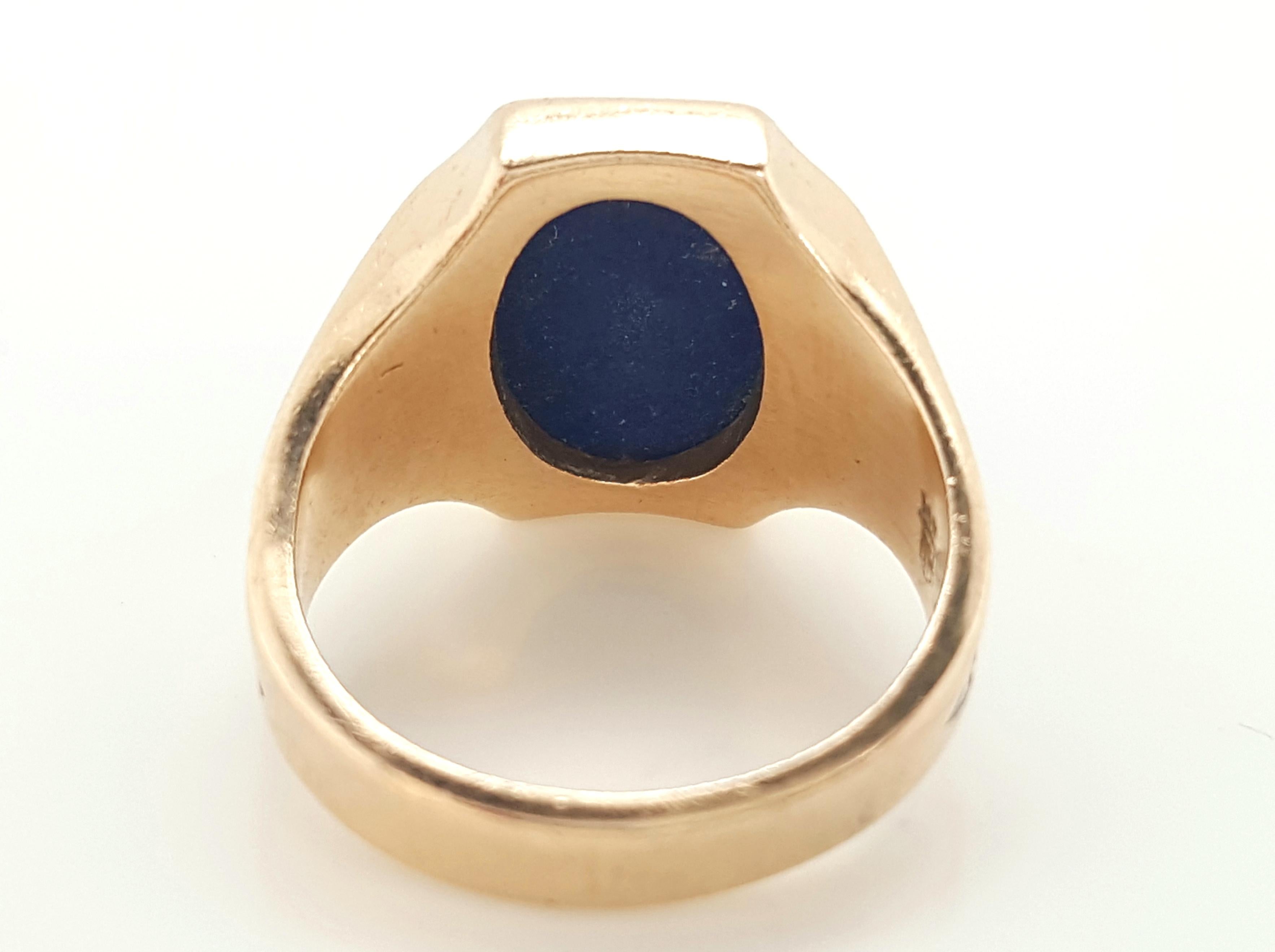 Women's or Men's Vintage 14 Karat Yellow Gold Oval Cabochon Lapis Lazuli and Blue Enamel Ring For Sale