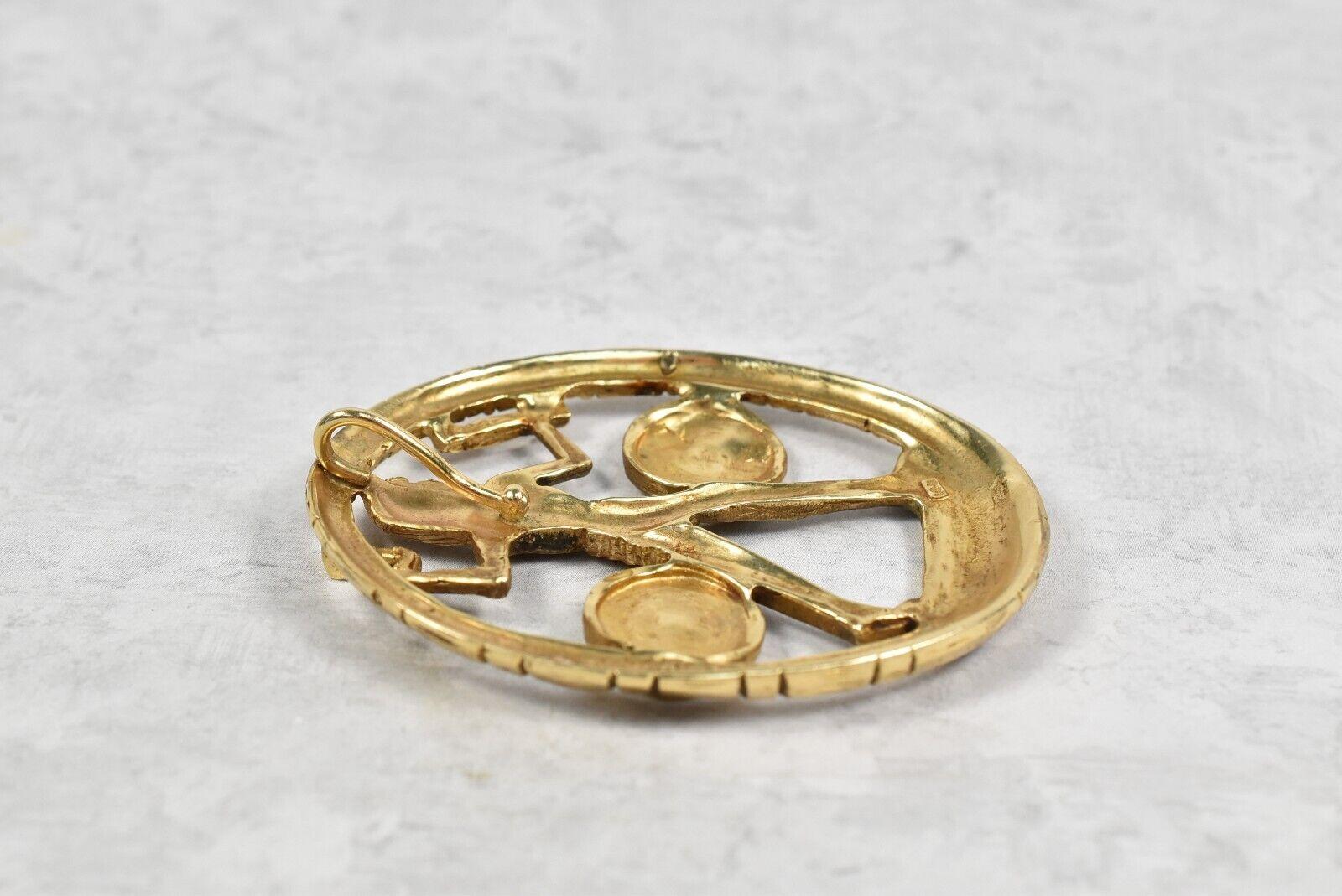 Pendentif chasseur égyptien ovale vintage en or jaune 14 carats, 29,2 g en vente 3