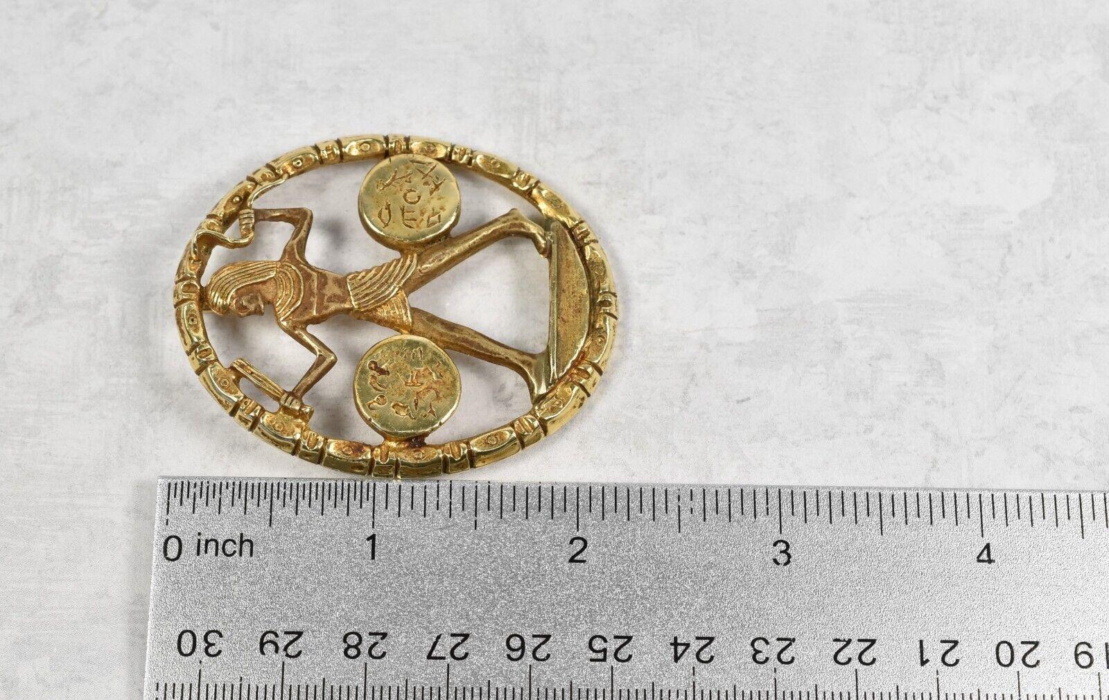 Pendentif chasseur égyptien ovale vintage en or jaune 14 carats, 29,2 g en vente 4