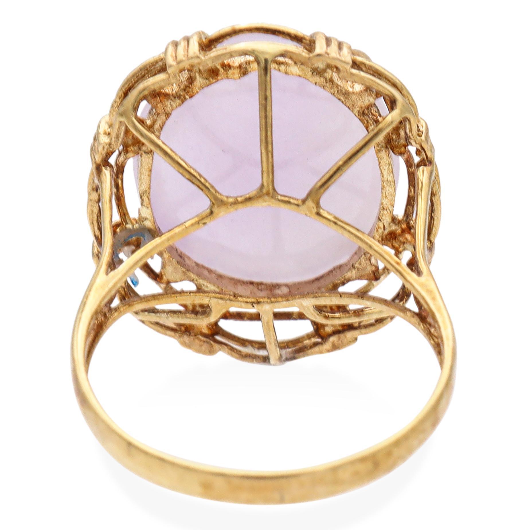Cabochon Vintage 14K Yellow Gold Oval Lavender Jade Cocktail Ring For Sale