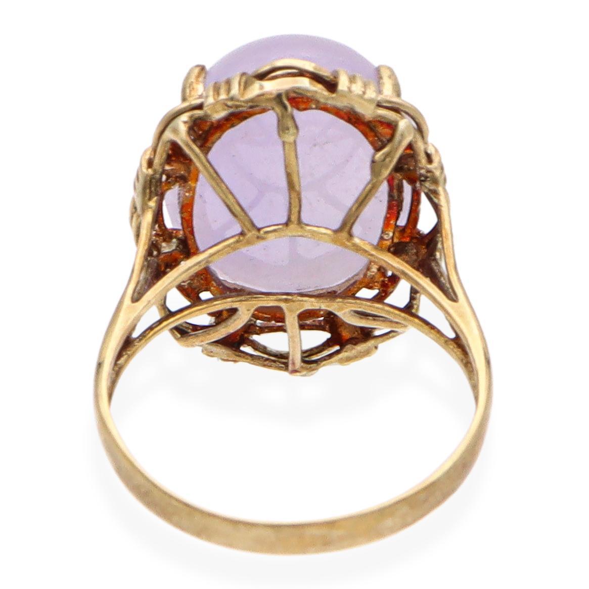Oval Cut Vintage 14K Yellow Gold Oval Lavender Jade Cocktail Ring For Sale
