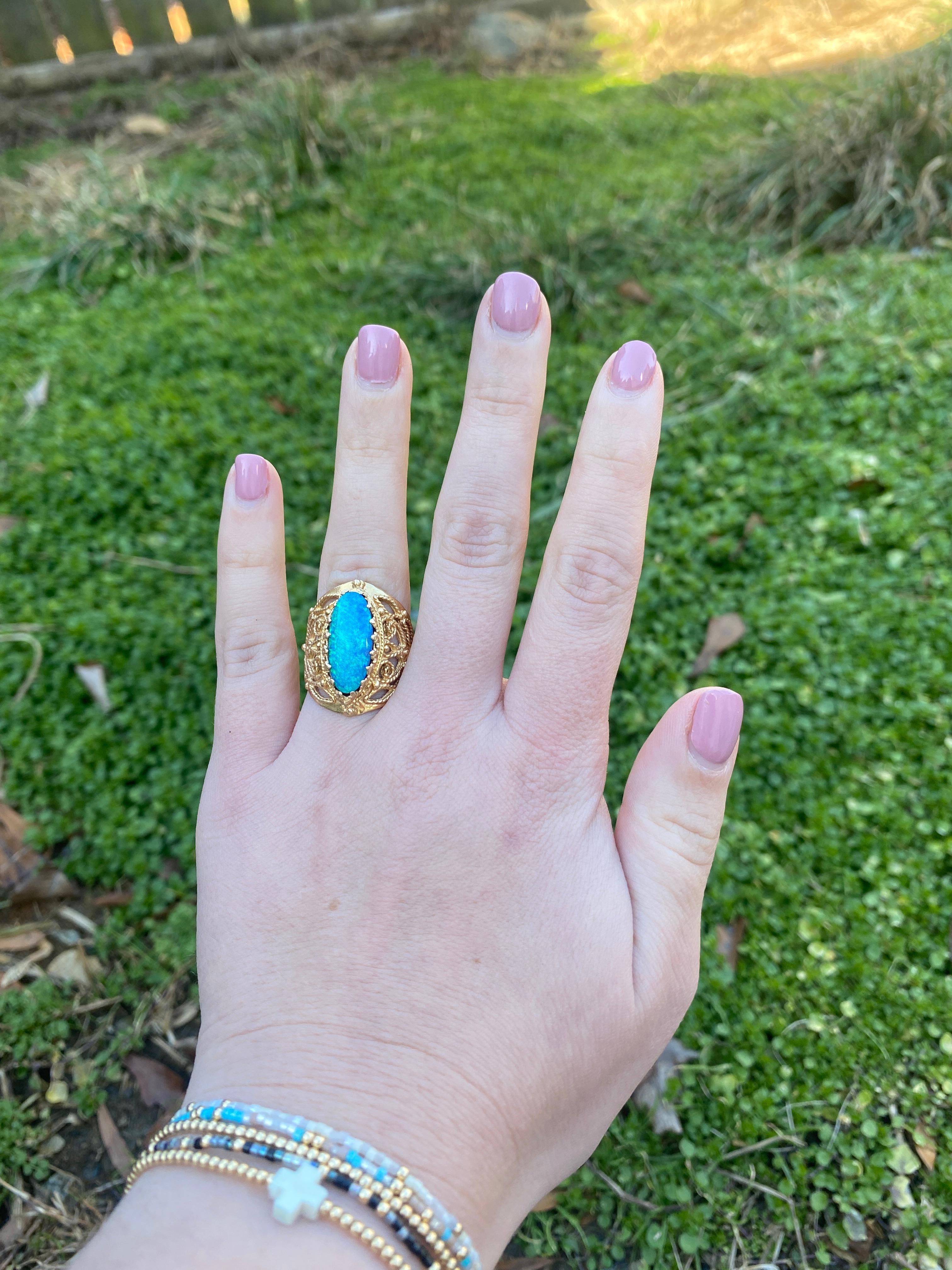 Vintage 14K Yellow Gold Oval Opal Filigree Navette Statement Ring In Good Condition In McLeansville, NC