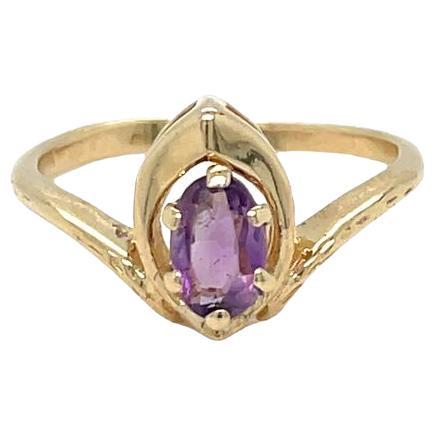 Vintage 14K Yellow Gold Oval Shaped Amethyst Chevron Ring 