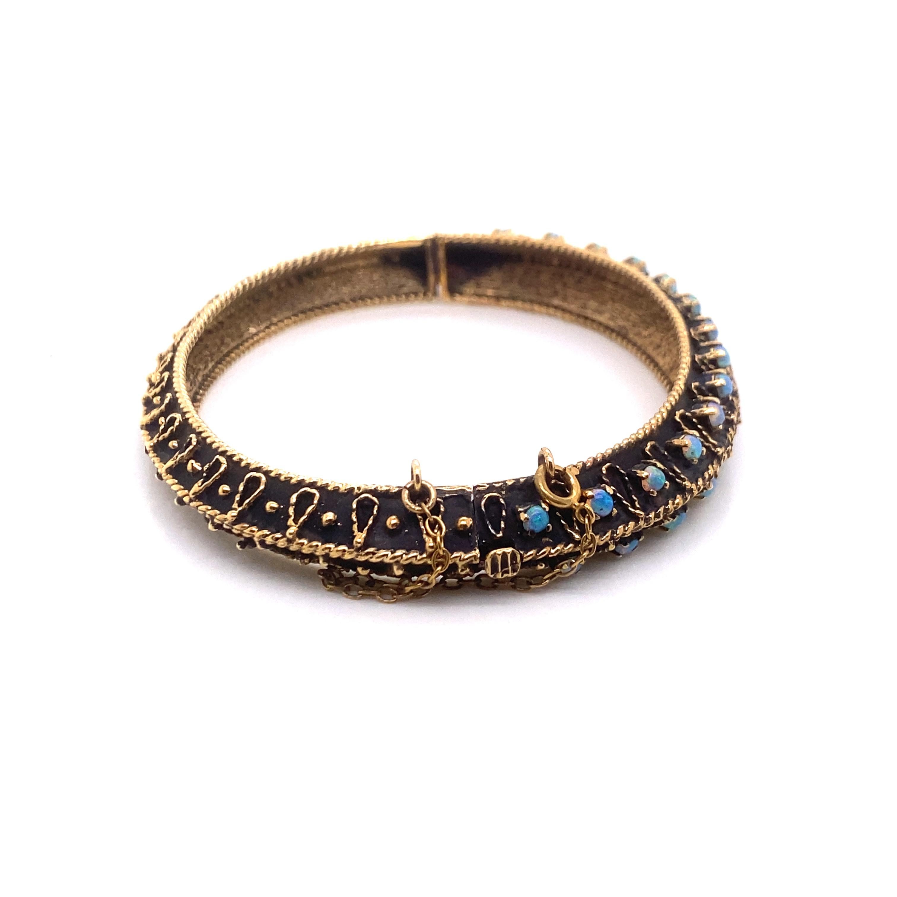 Bracelet jonc vintage en or jaune 14 carats oxydé avec opale Pour femmes en vente