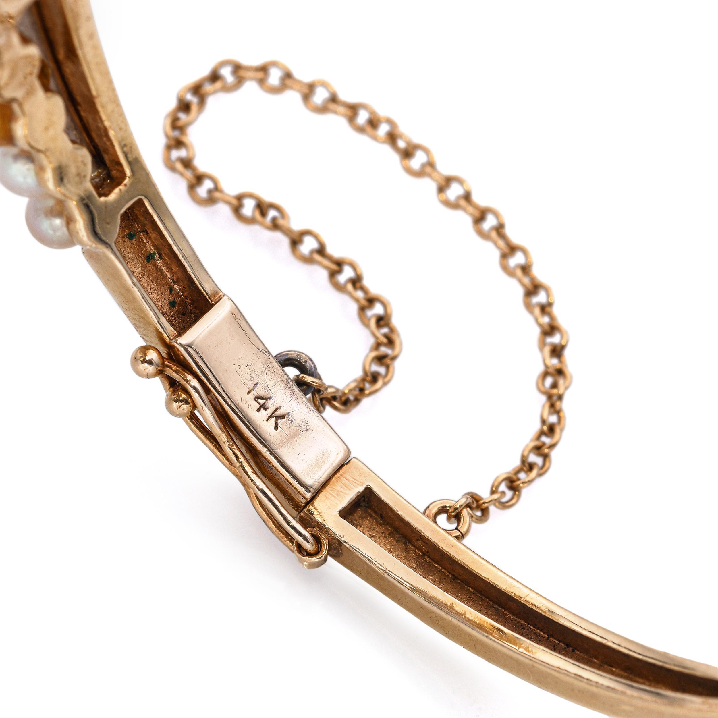 Vintage 14k Yellow Gold Pearl and Diamond Bypass Hinged Bangle Bracelet à charnière avec perles et diamants Pour femmes en vente