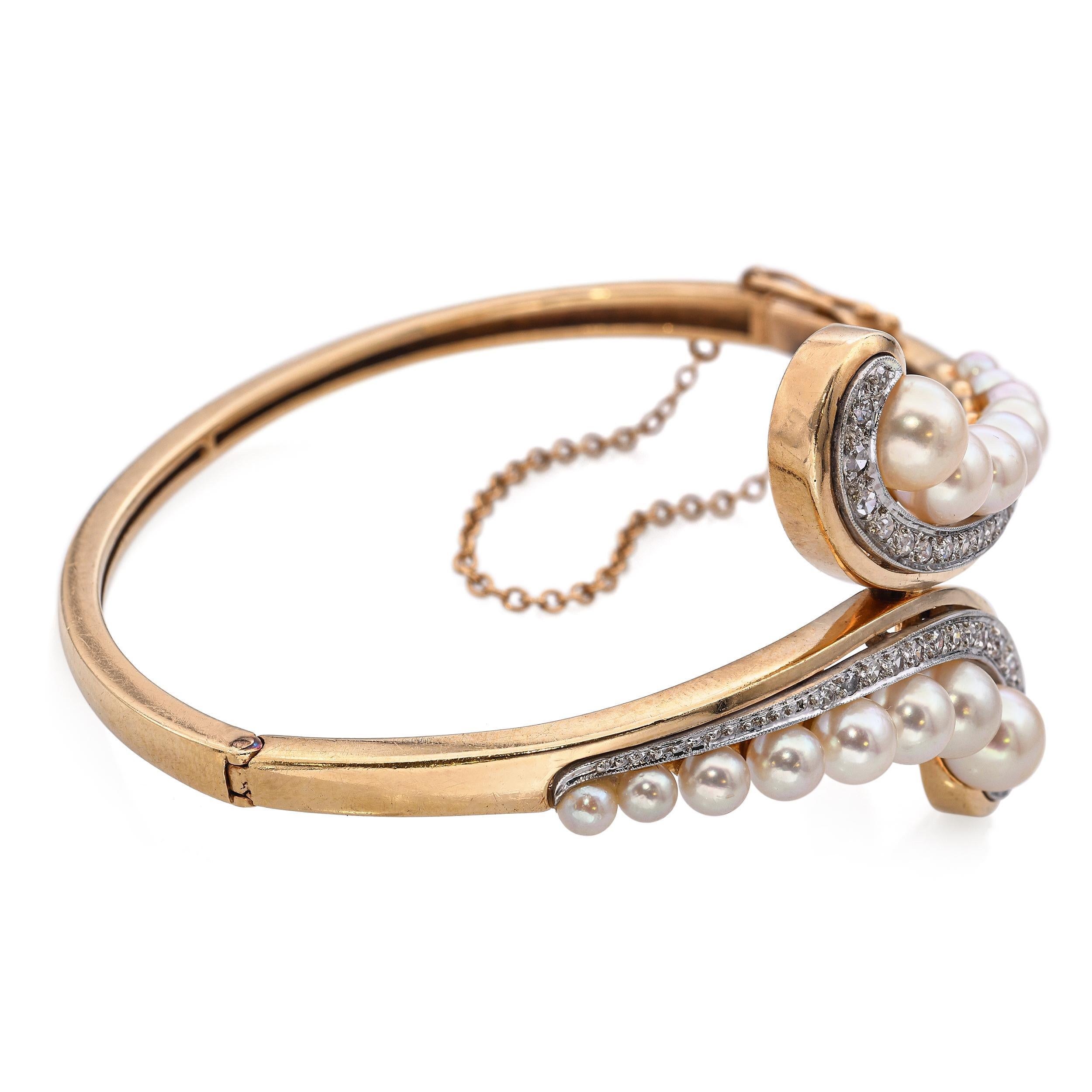 Vintage 14k Yellow Gold Pearl and Diamond Bypass Hinged Bangle Bracelet à charnière avec perles et diamants en vente 1