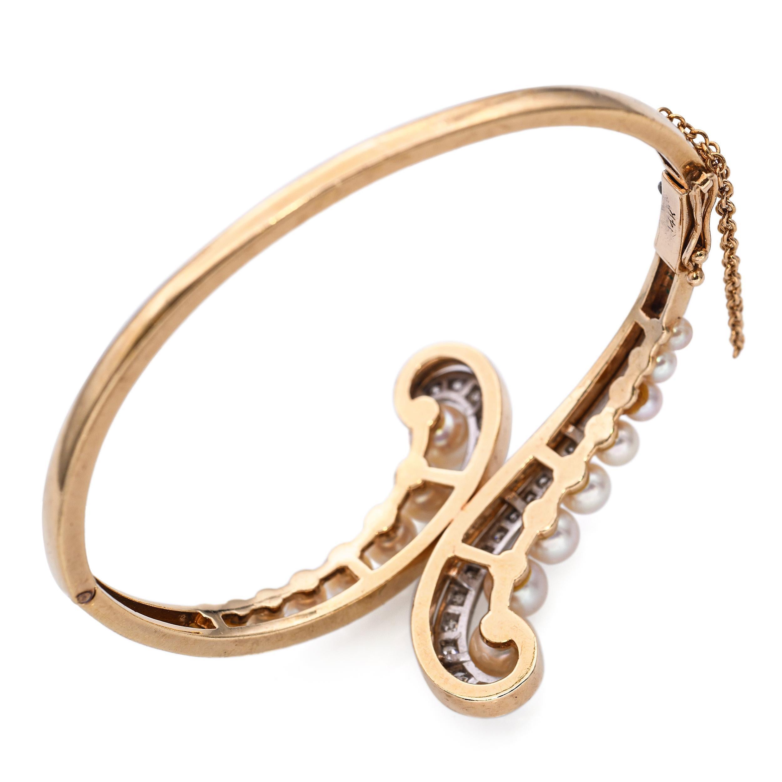 Vintage 14k Yellow Gold Pearl and Diamond Bypass Hinged Bangle Bracelet à charnière avec perles et diamants en vente 2