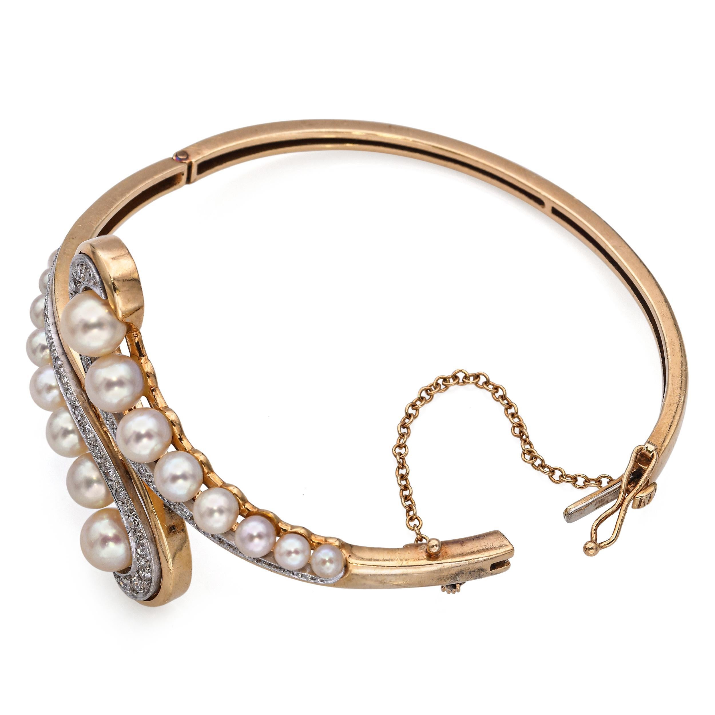 Vintage 14k Yellow Gold Pearl and Diamond Bypass Hinged Bangle Bracelet à charnière avec perles et diamants en vente 3