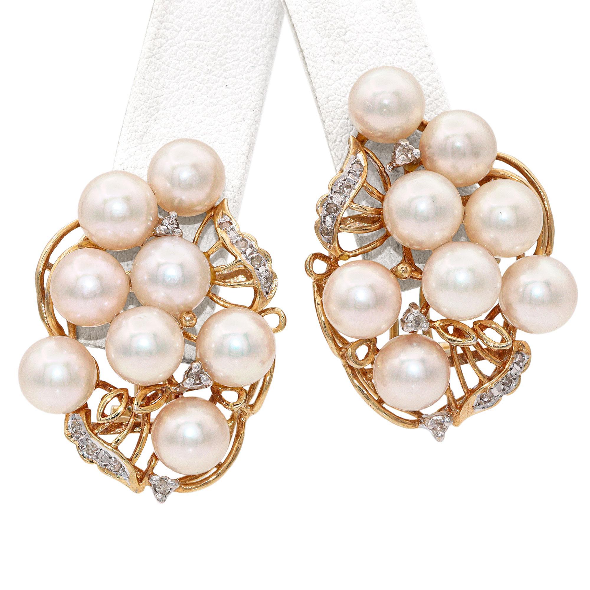 Ohrringe aus 14 Karat Gelbgold mit Perlen und Diamanten im Angebot 1