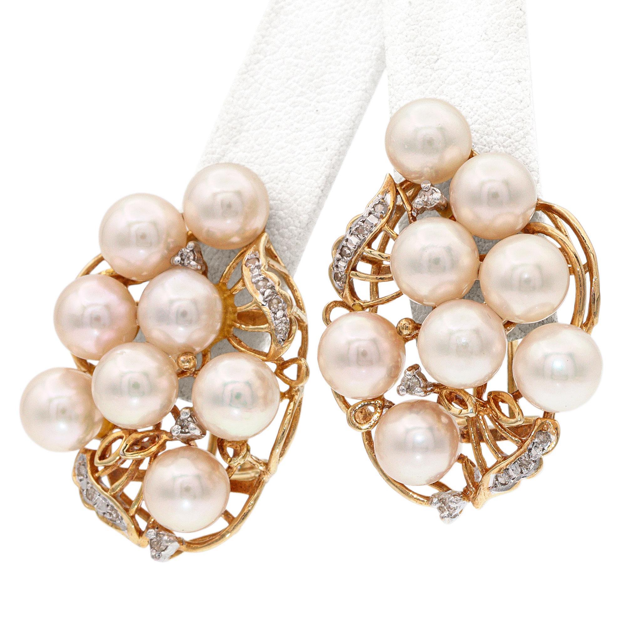 Ohrringe aus 14 Karat Gelbgold mit Perlen und Diamanten im Angebot 2