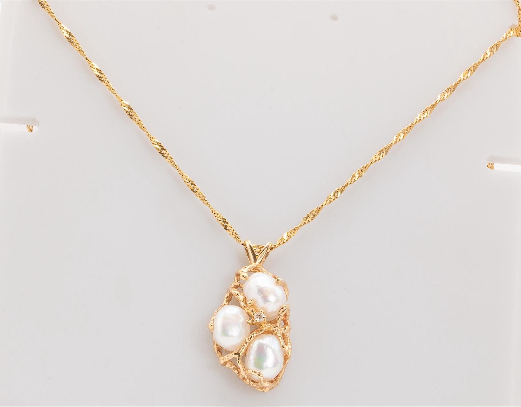 Round Cut Vintage 14k Yellow Gold Pearl and Diamond Pendant Necklace For Sale