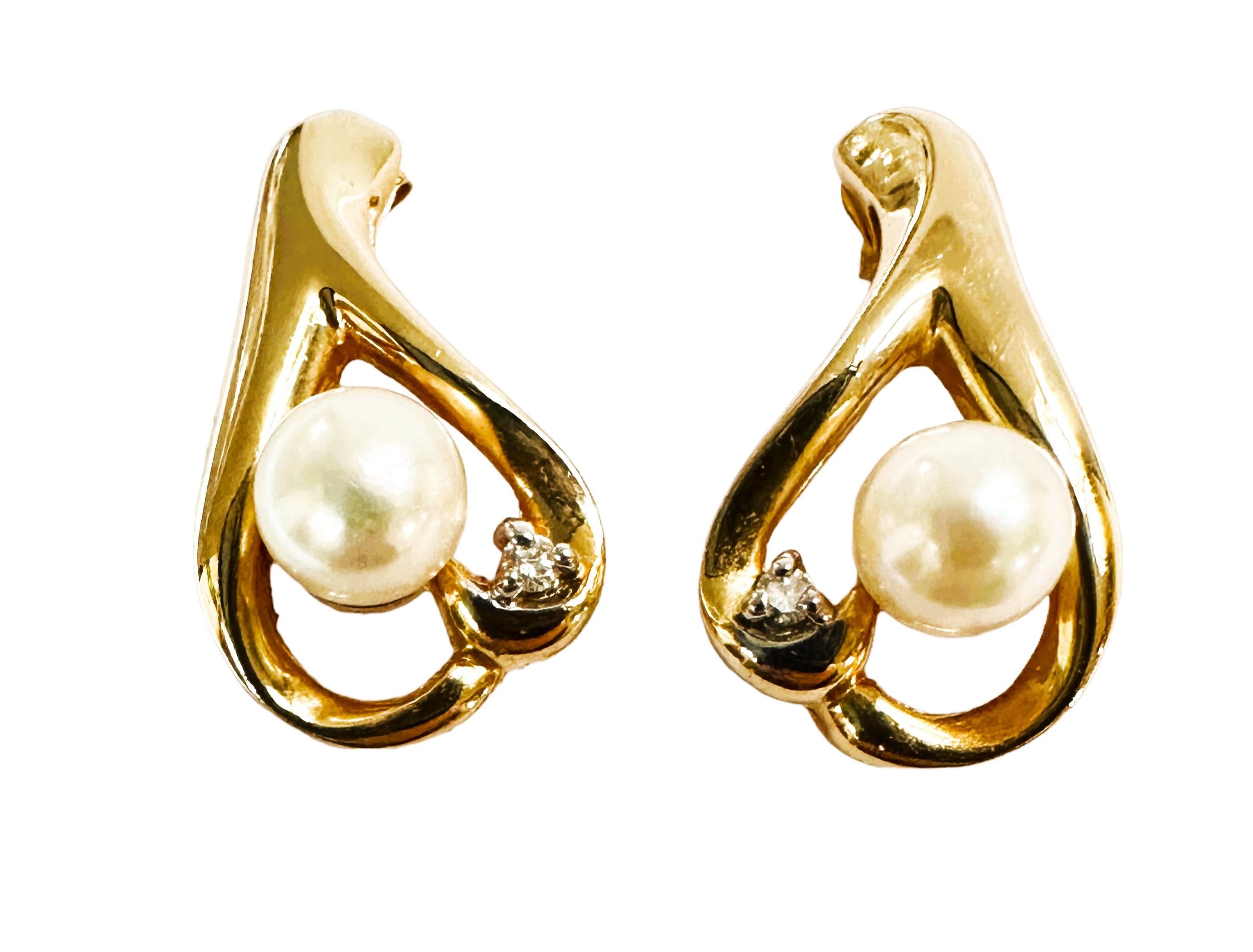 Round Cut Vintage 14K Yellow Gold Pearl and Diamond Post Earrings For Sale