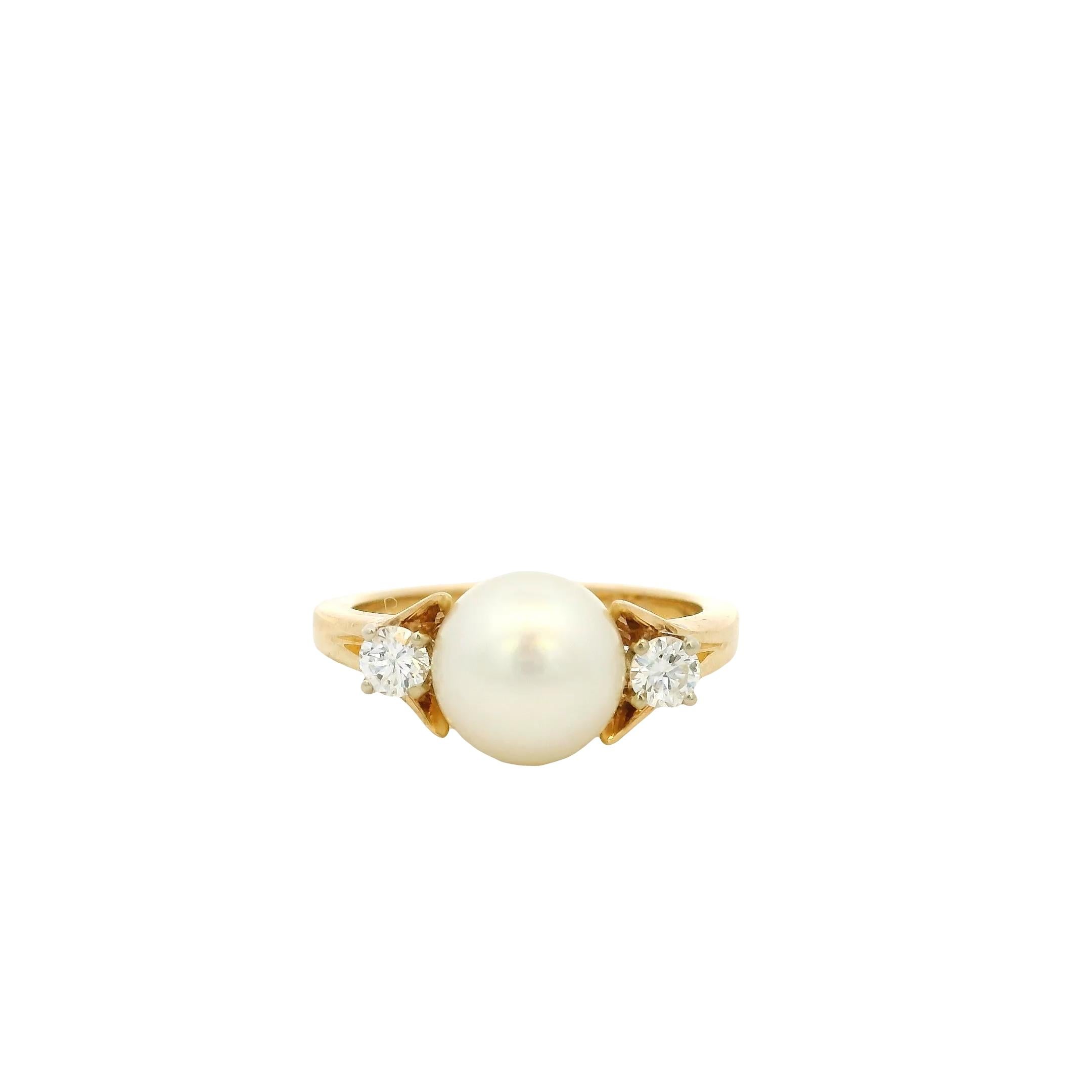 Bague vintage en or jaune 14k avec perles et diamants

Cette magnifique bague Vintage By Pearl Diamond est en excellent état et est prête à être expédiée !

MATERIAL : Or jaune 14k
Détails des pierres précieuses : Cette bague contient une