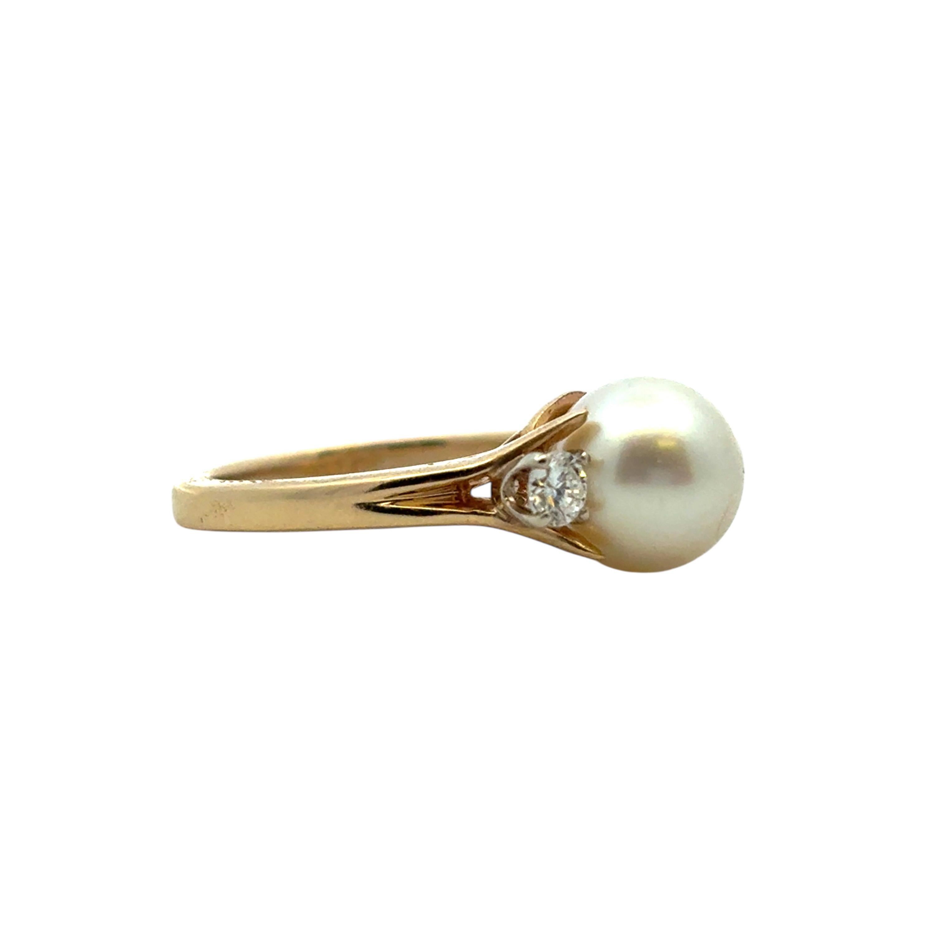 Moderne Bague vintage en or jaune 14k avec perles et diamants en vente