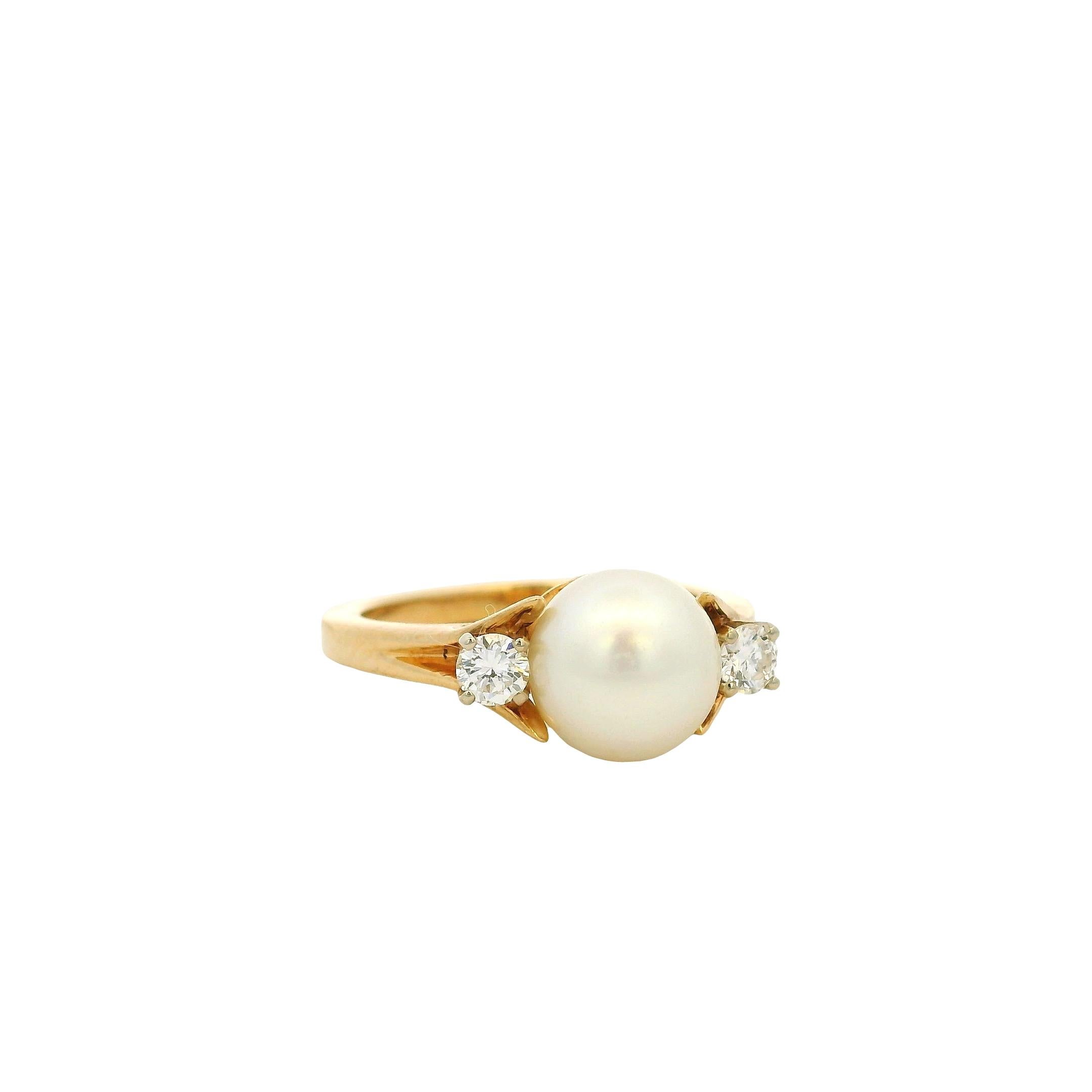 Moderne Bague vintage en or jaune 14k avec perles et diamants en vente