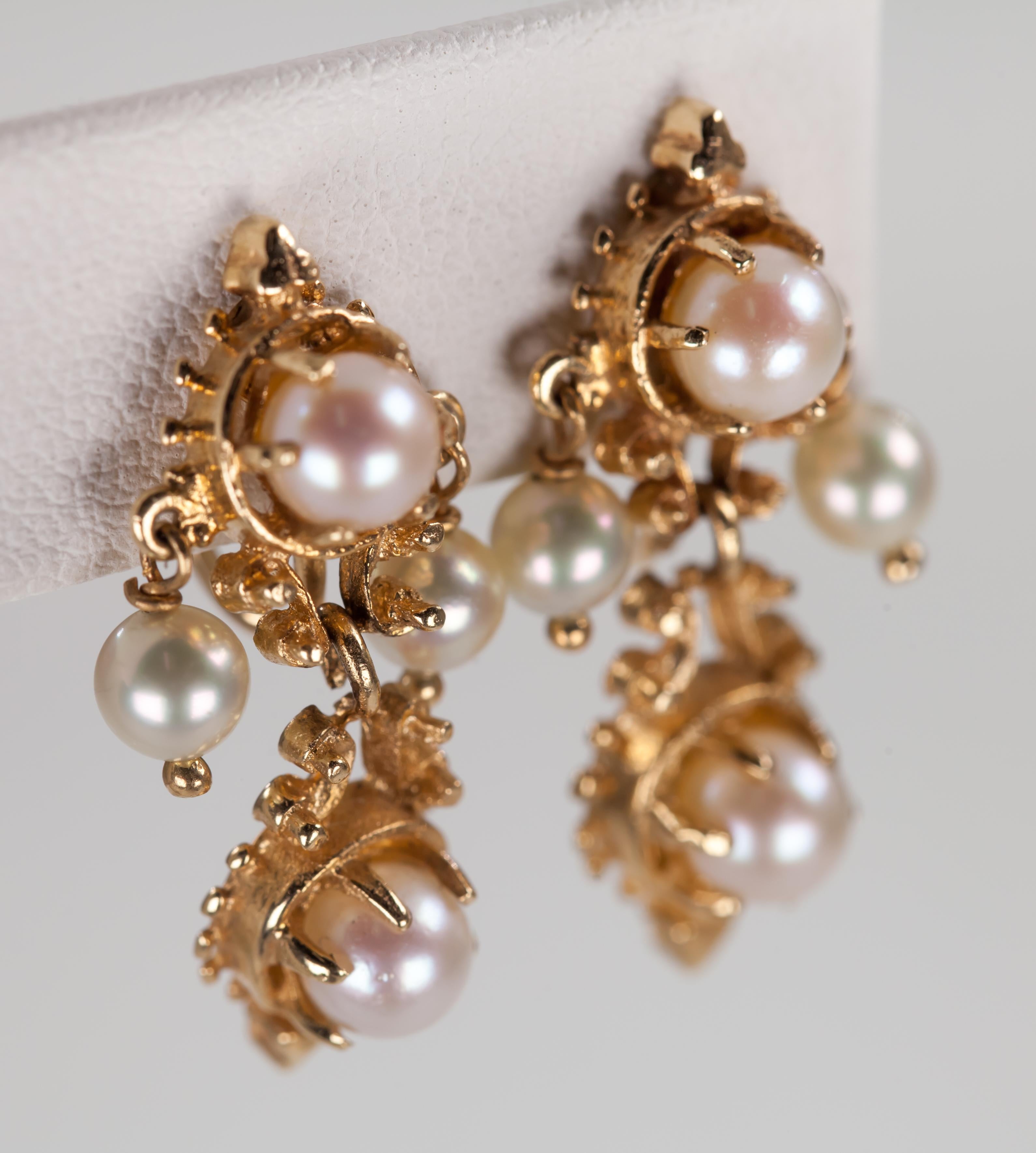 Vintage 14k Yellow Gold Pearl Dangle Screw-On No Post Earrings Gorgeous In Good Condition For Sale In Sherman Oaks, CA