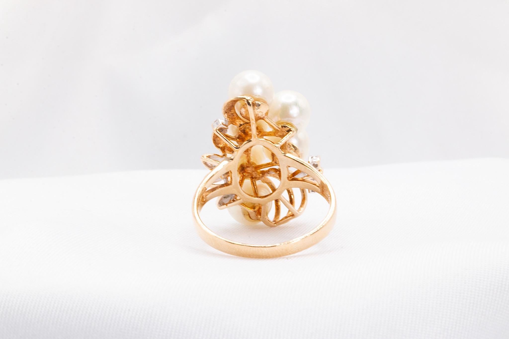 Taglio rotondo Anello vintage in oro giallo 14k con perle e diamanti in vendita