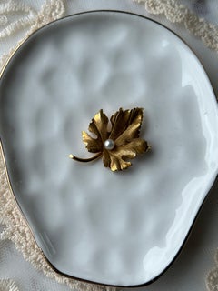 Vintage 14k Yellow Gold Pearl Oak Leaf Brooch