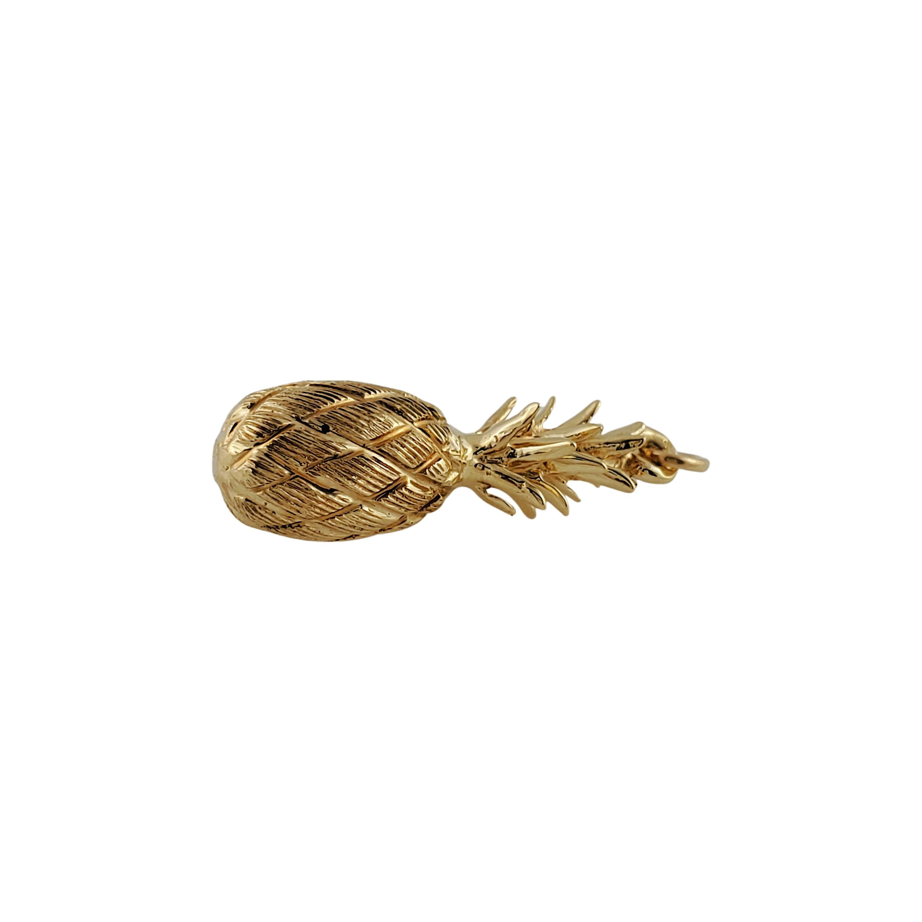14K Yellow Gold Pineapple Charm In Good Condition In Washington Depot, CT