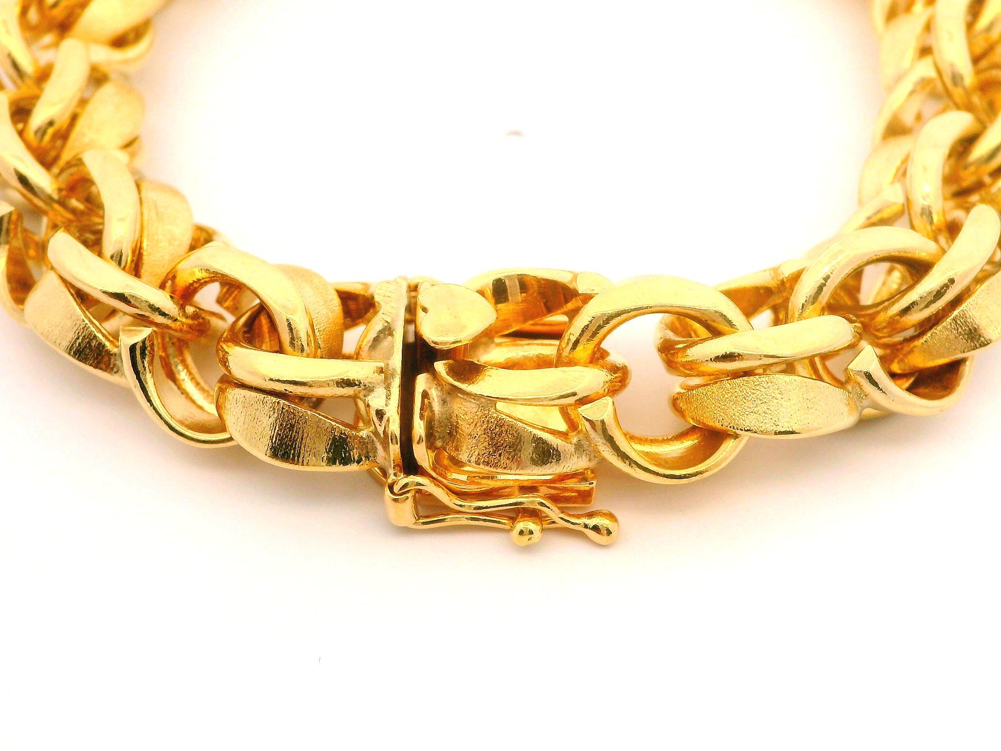 Bracciale charme d'epoca in oro giallo 14k con finitura lucida e spazzolata a doppia maglia Curb Link in vendita 1