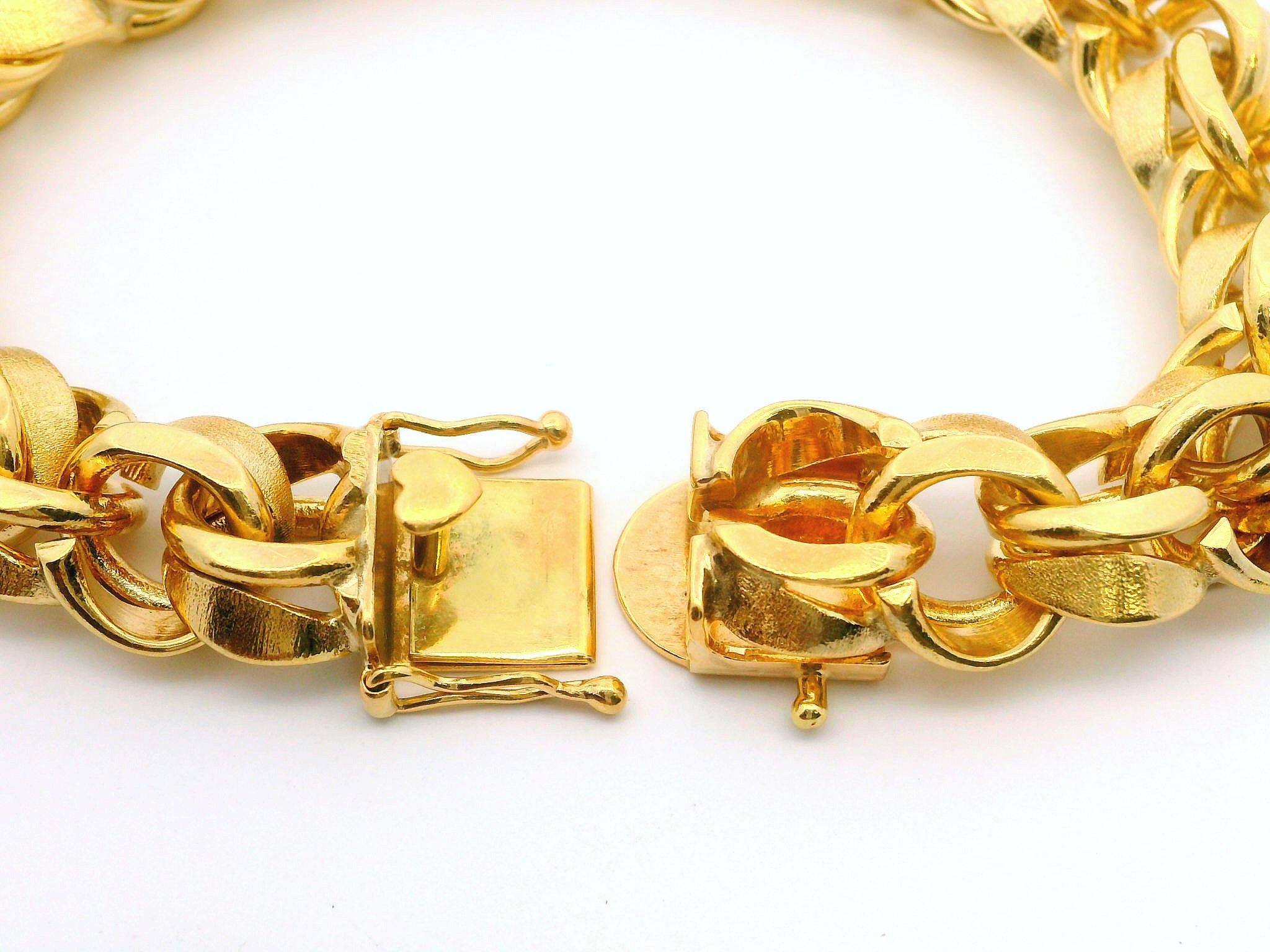 Bracciale charme d'epoca in oro giallo 14k con finitura lucida e spazzolata a doppia maglia Curb Link in vendita 3