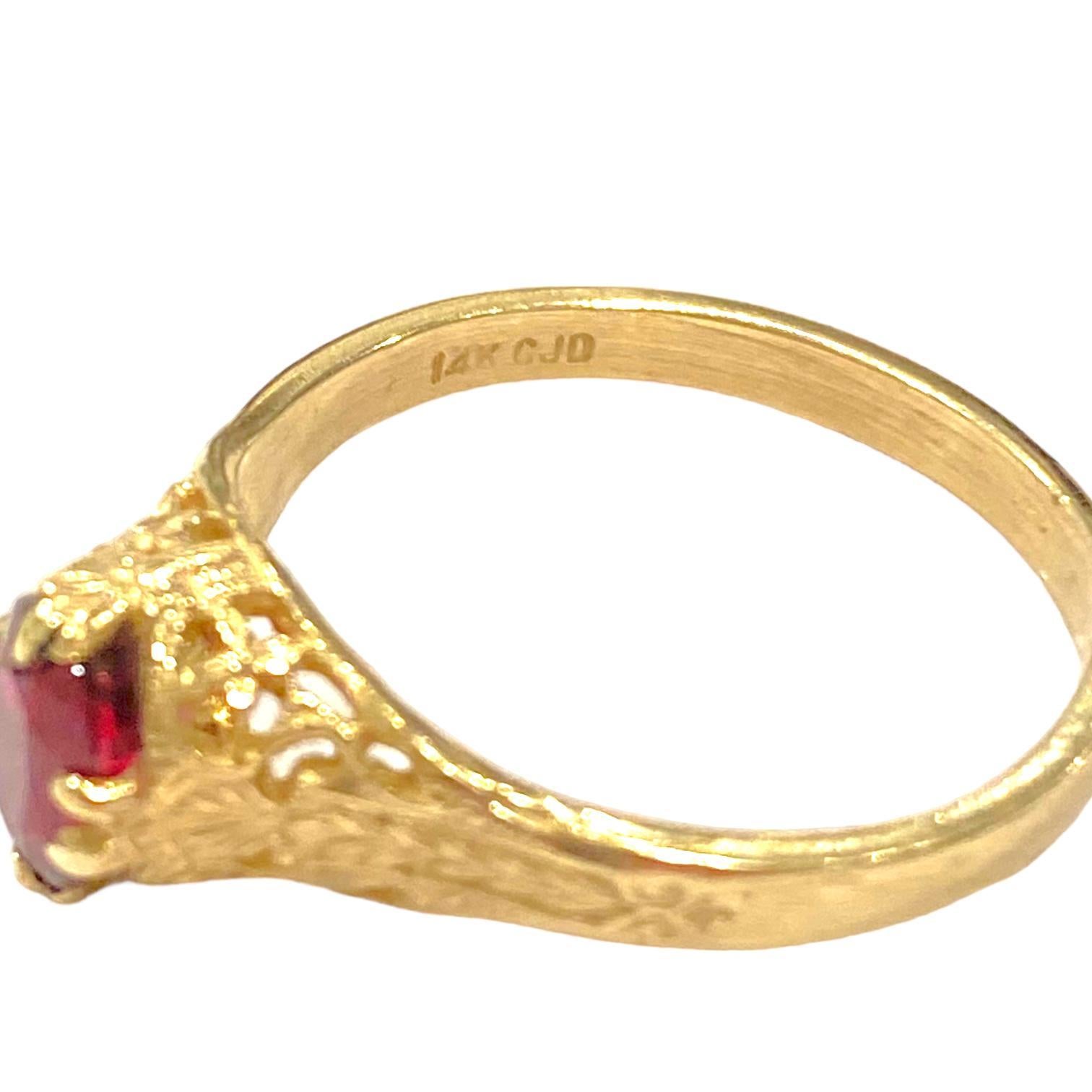 Women's or Men's Vintage 14K Yellow Gold Red Spinel Solitaire Ring