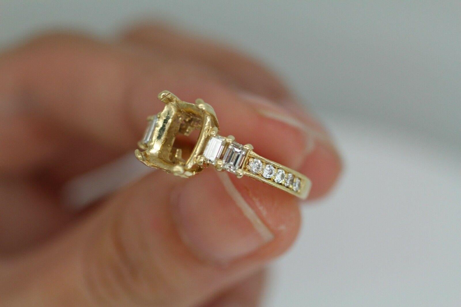 Vintage 14 Karat Yellow Gold Ring with Approximately 0.45 Carat Total Weight In Good Condition In Los Angeles, CA