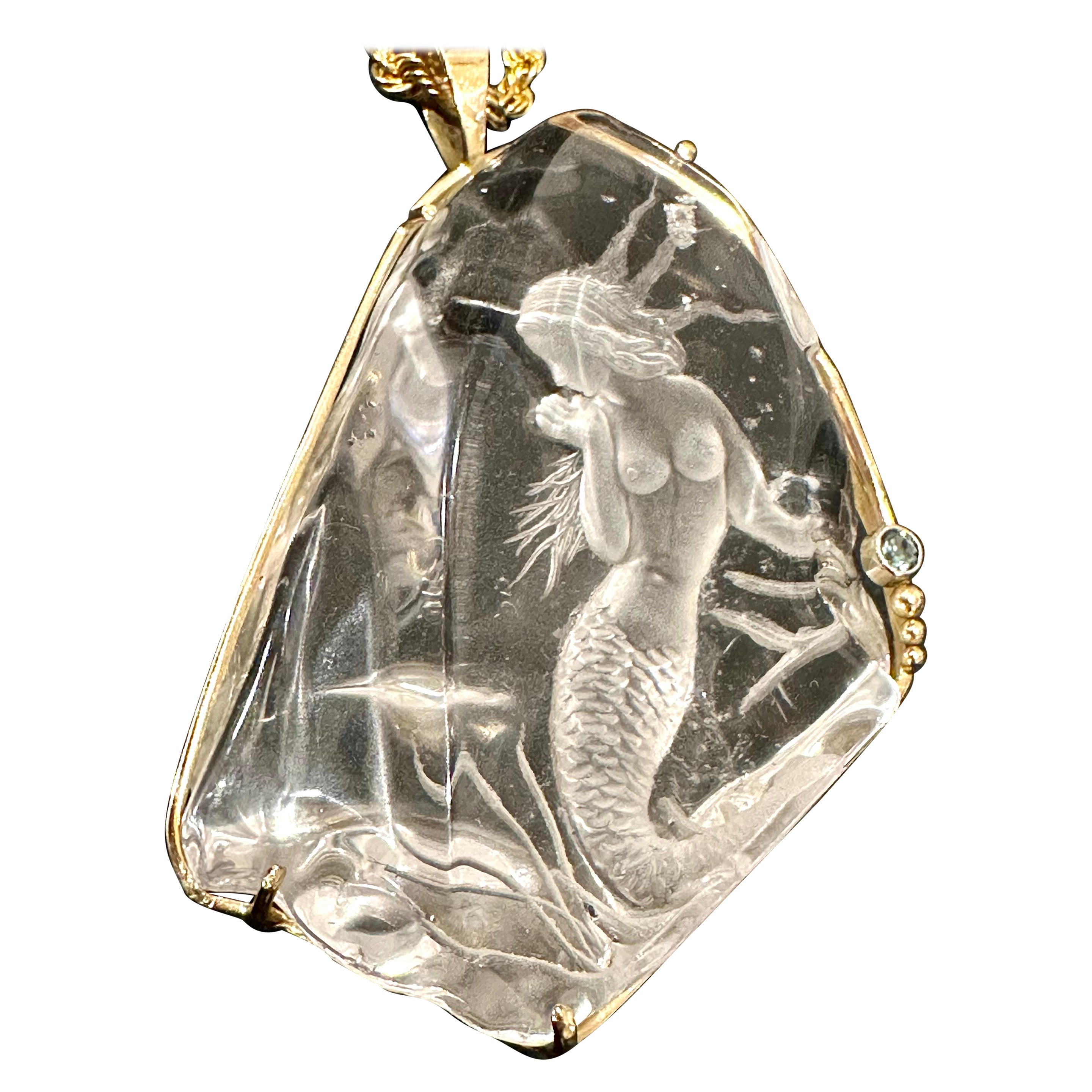 Oro giallo 14k vintage Ciondolo a forma di sirena Rockcrystal con diamante blu Glam