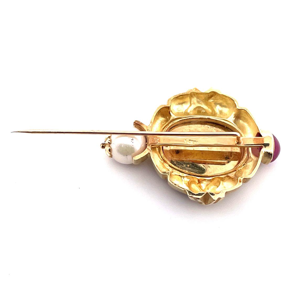 Vintage 14k Yellow Gold Ruby and Cultured Pearl Cameo Stick Pin In Excellent Condition For Sale In New York, NY