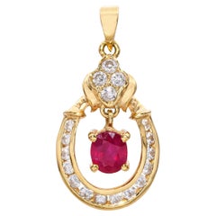 Ciondolo a ferro di cavallo in oro giallo 14k con rubini e diamanti d
epoca