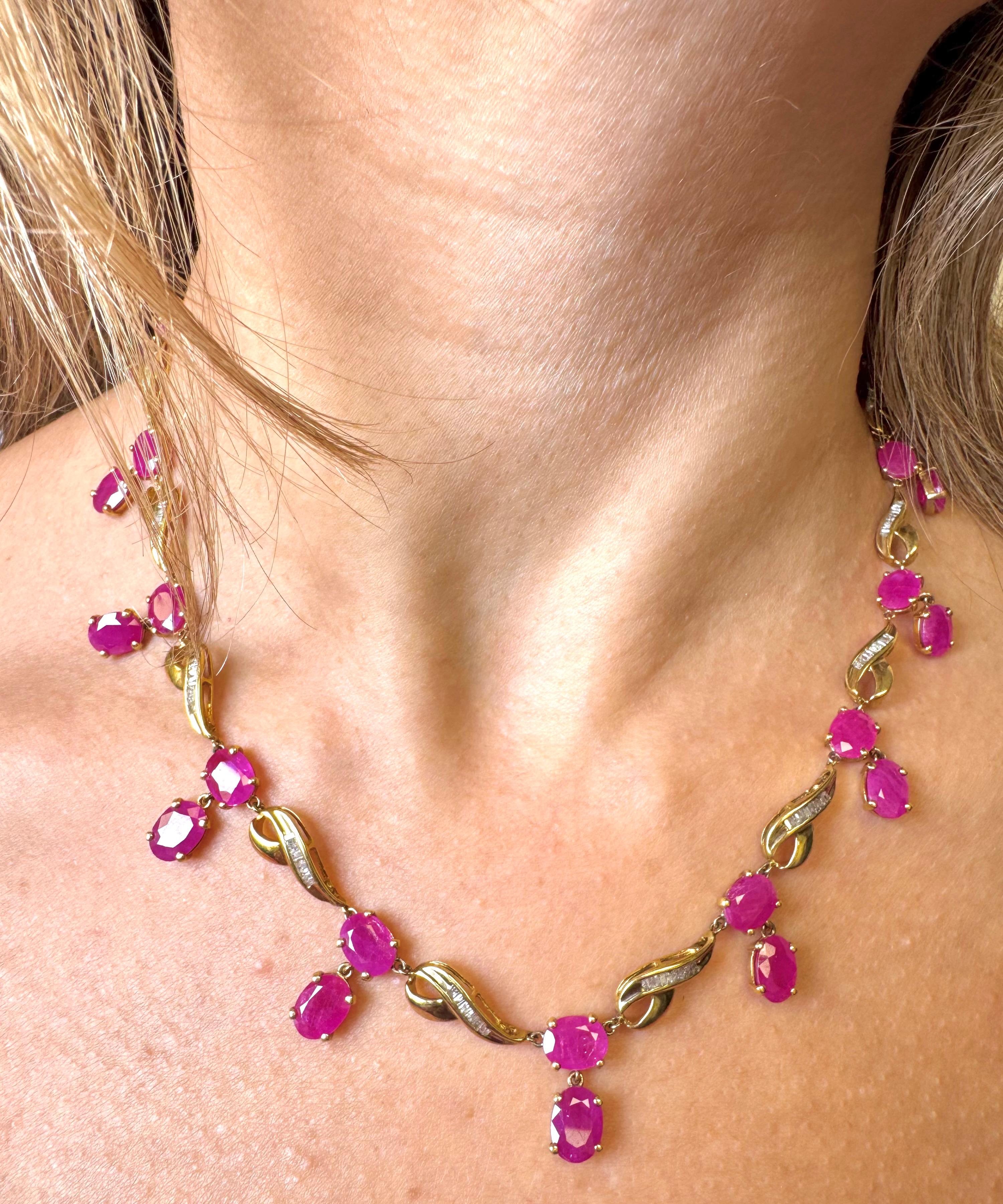 Collana vintage in oro giallo 14K con rubini e diamanti in vendita 1