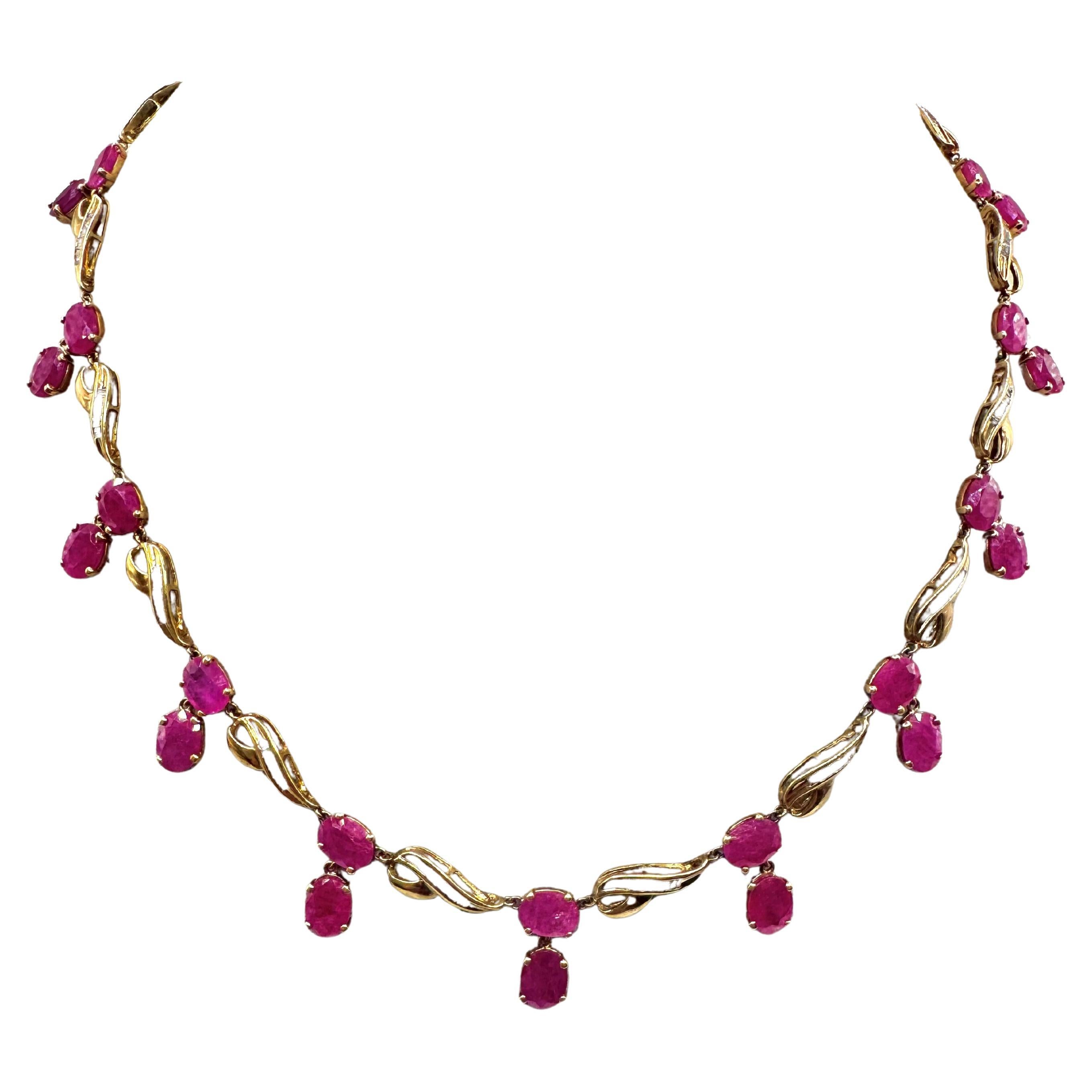Halskette aus 14 Karat Gelbgold mit Rubin und Diamanten