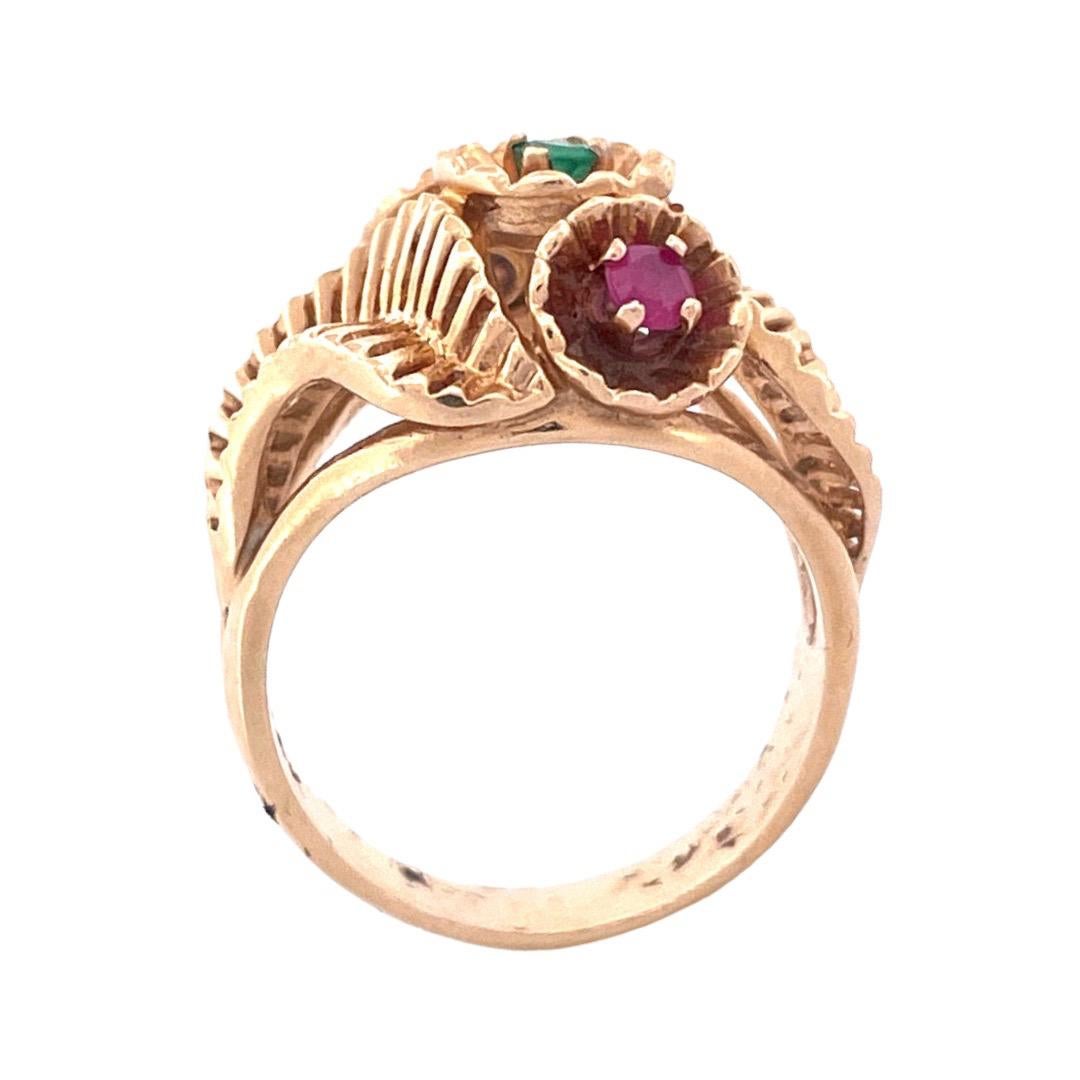 Vintage 14k Yellow Gold Ruby and Emerald Ring In Excellent Condition For Sale In New York, NY