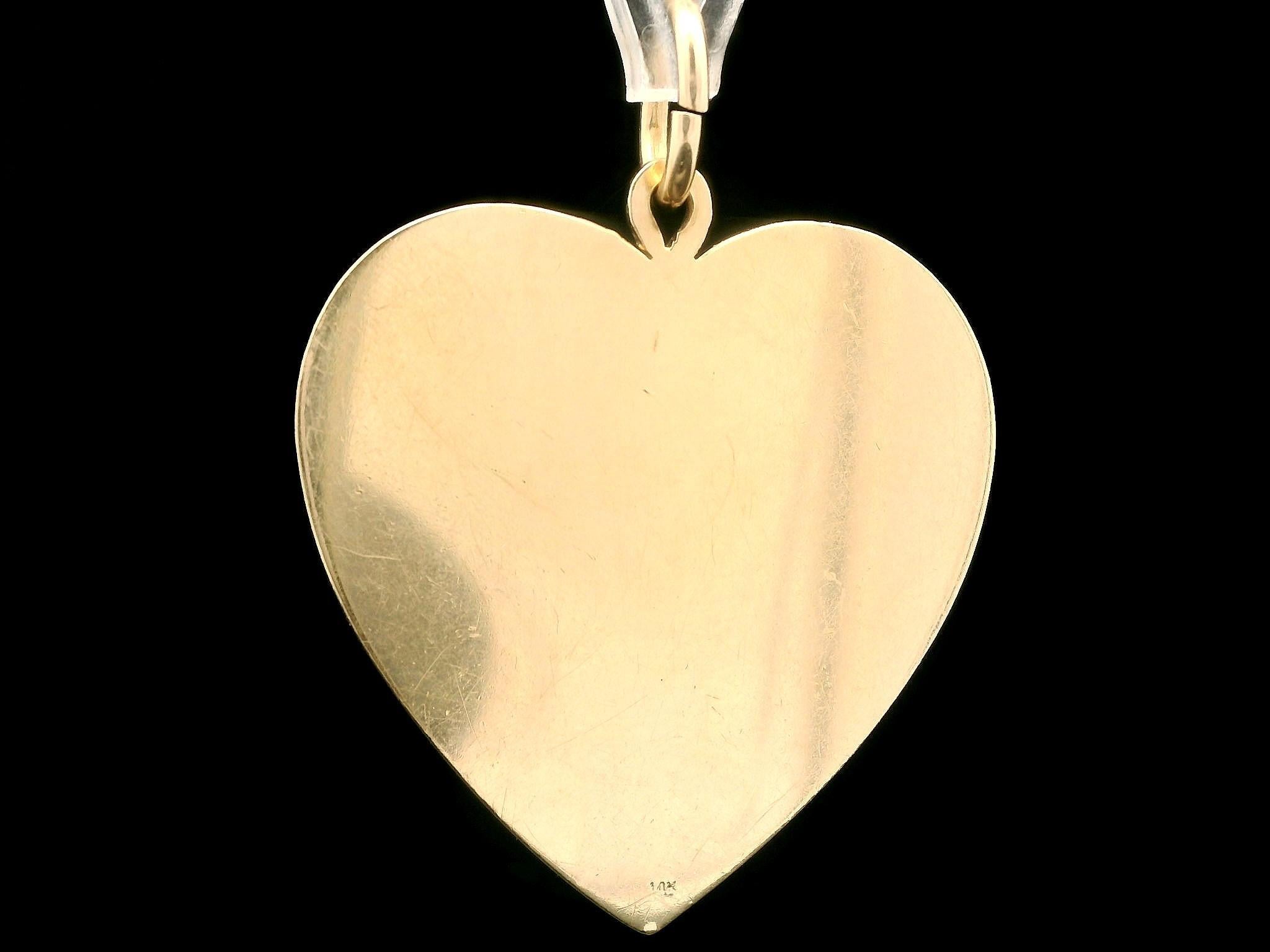 Women's Vintage 14k Yellow Gold Ruby Cluster Fluted Grooved Large Heart Pendant Charm For Sale