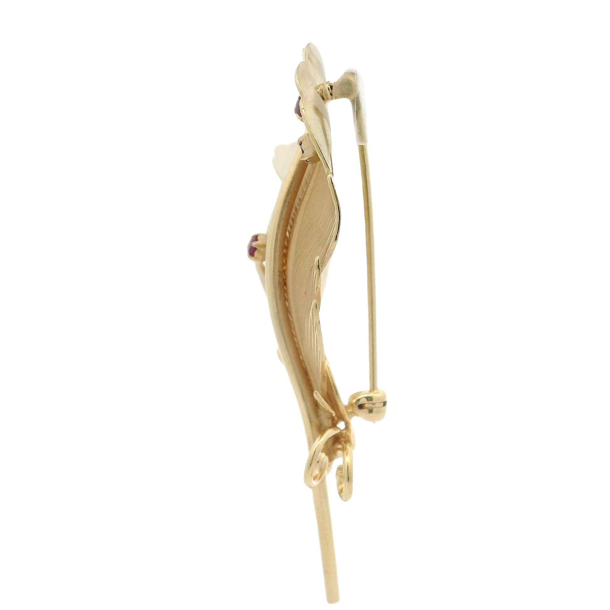 Vintage 14k Yellow Gold Ruby Matte & Polished Finish Dual Feather Pin Brooch Bon état - En vente à Montclair, NJ