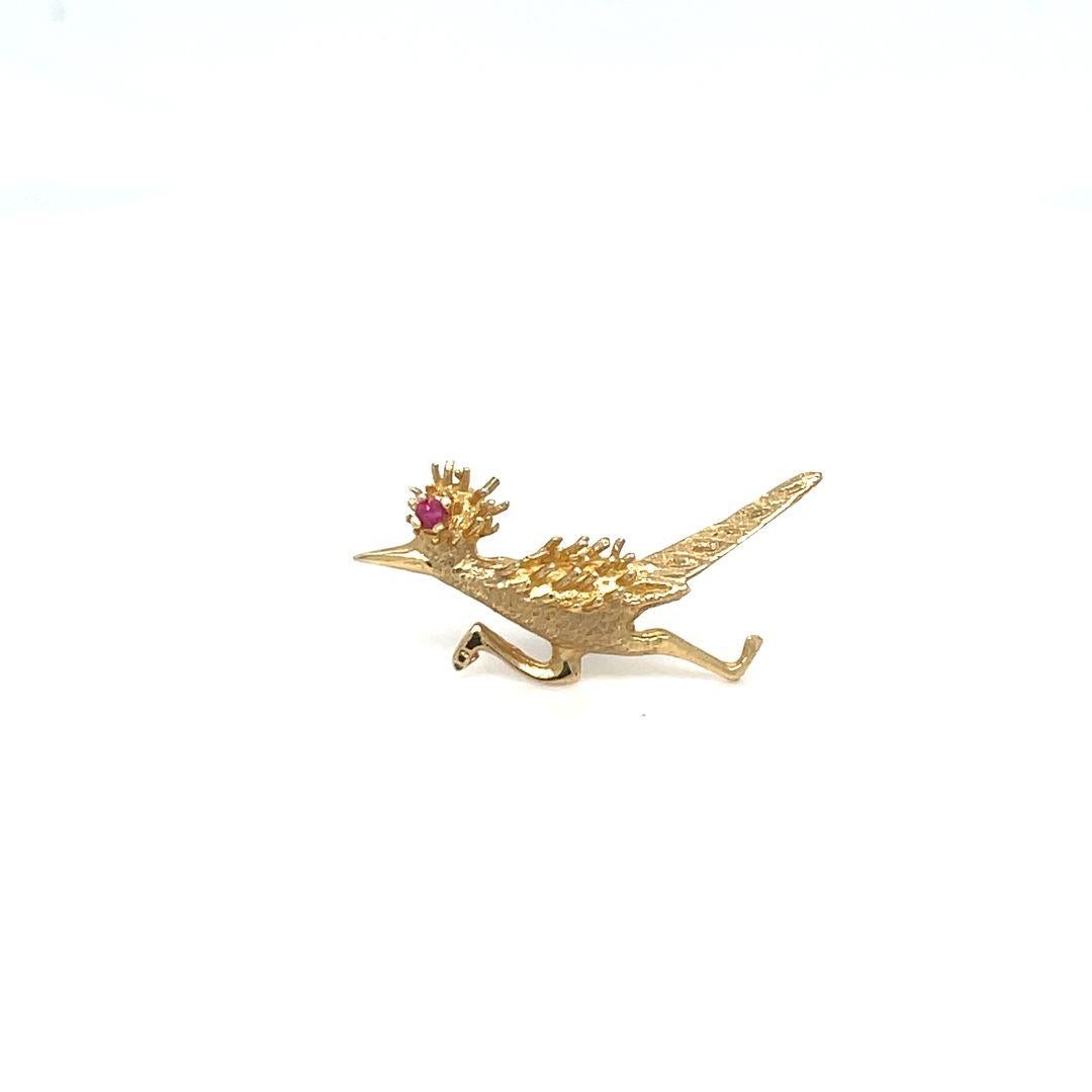 Gorgeous vintage 14K yellow gold roadrunner bird brooch with a natural ruby eye. Handmade and one-of-a-kind, stamped 14K on the back. Measures approximately 1/2 x 1 inches.

A lovely and unique addition to your collection.

Metal: 14K Yellow