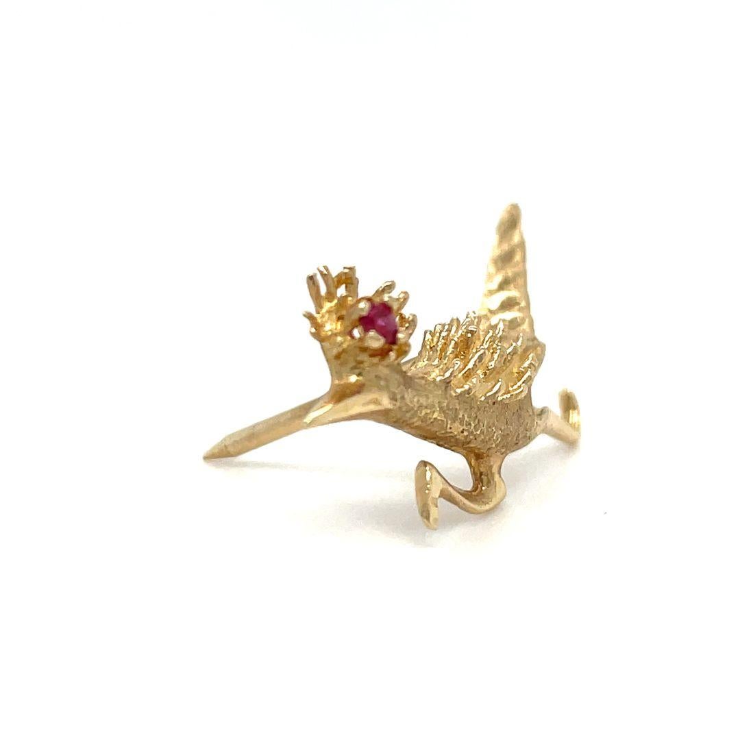 Vintage 14K Yellow Gold & Ruby Road Runner Tie Tack Lapel Pin In Excellent Condition For Sale In beverly hills, CA
