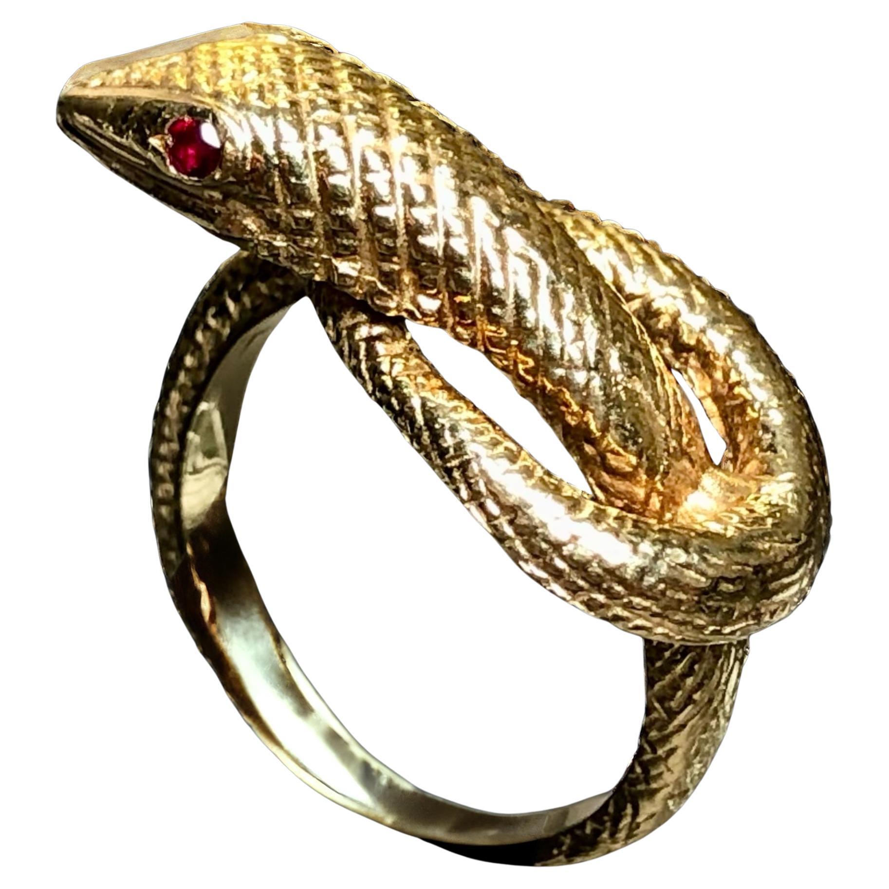 Vintage 14K Yellow Gold Ruby Textured Serpent Snake Ring Sz 8.25