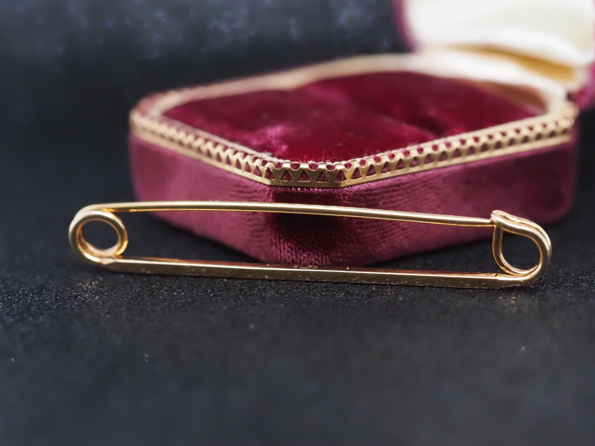 Item Details:
Metal Type: 14K Yellow Gold [Hallmarked, and Tested]
Weight: 3.1 grams
Pin Measurements:
Measurement: 2.25 inches long, 0.35 inches wide (9mm)
Condition: Excellent