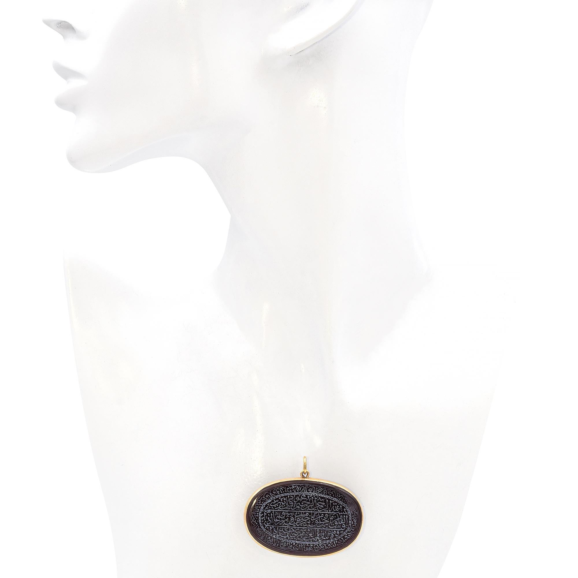 Vintage 14K Yellow Gold Sard Arabic Amulet Pendant In Good Condition For Sale In New York, NY