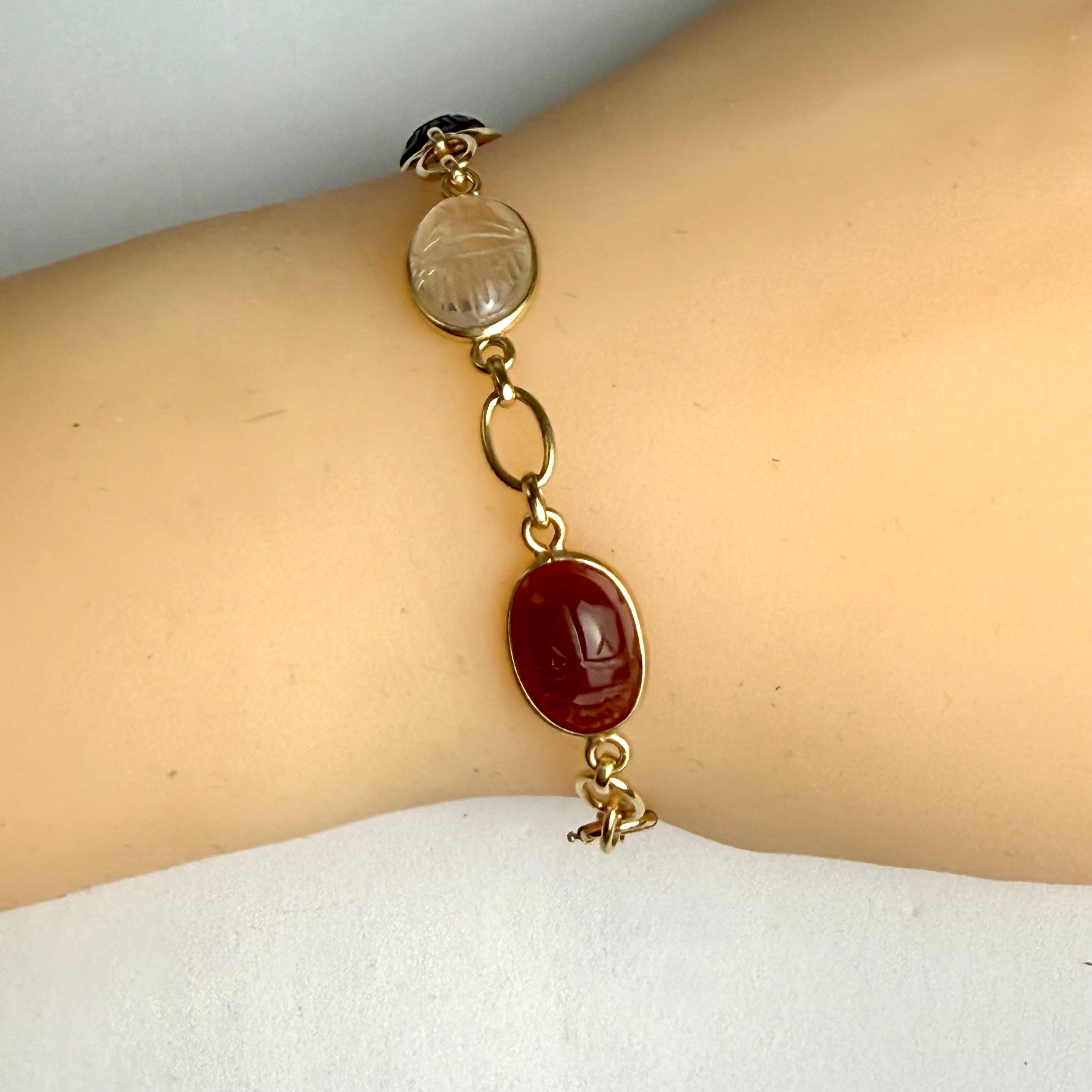 Vintage 14K Yellow Gold Scarab Gemstone Bracelet Carved Semi-Precious Scarabs For Sale 2
