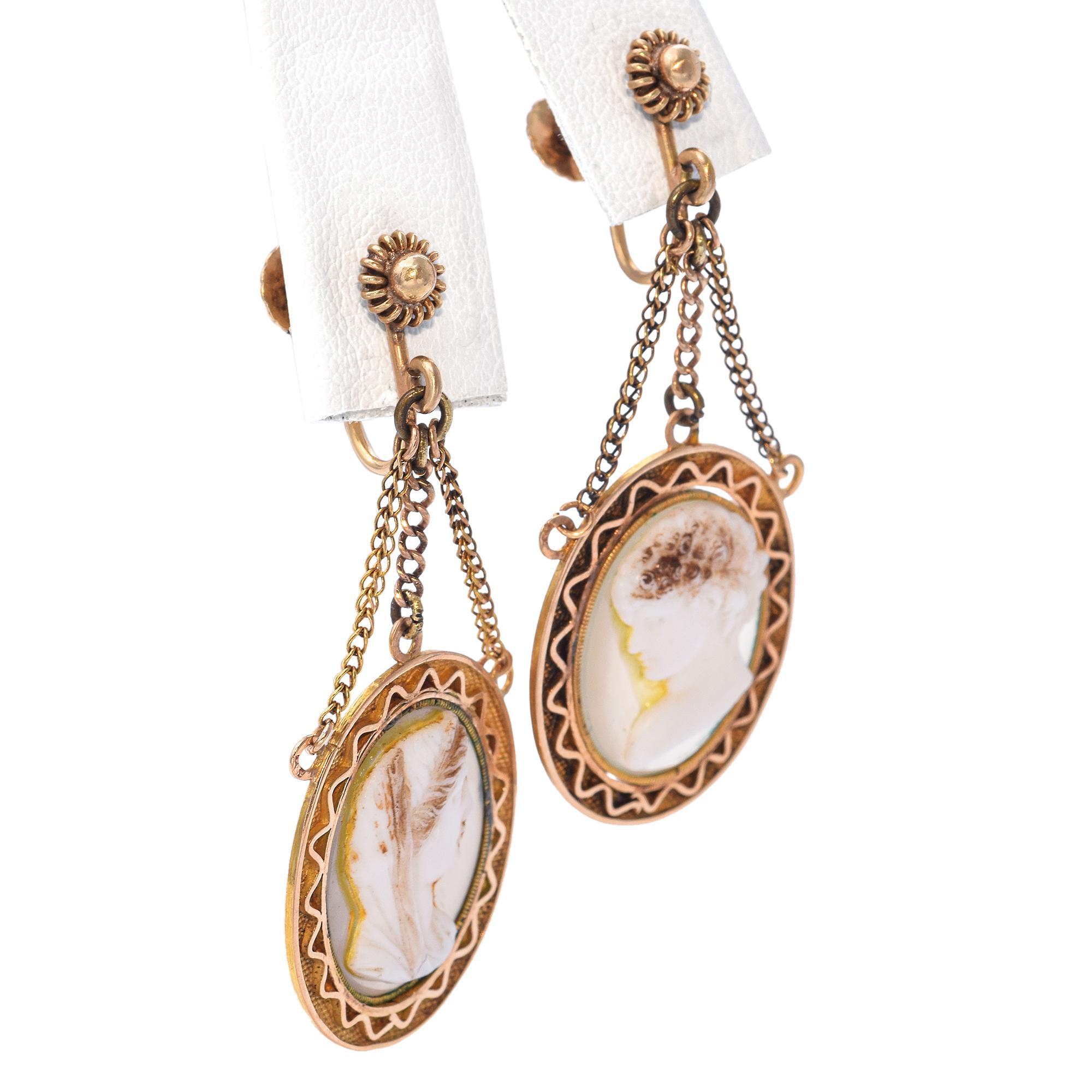 Donna Orecchini a goccia con conchiglia d'epoca in oro giallo 14k in vendita