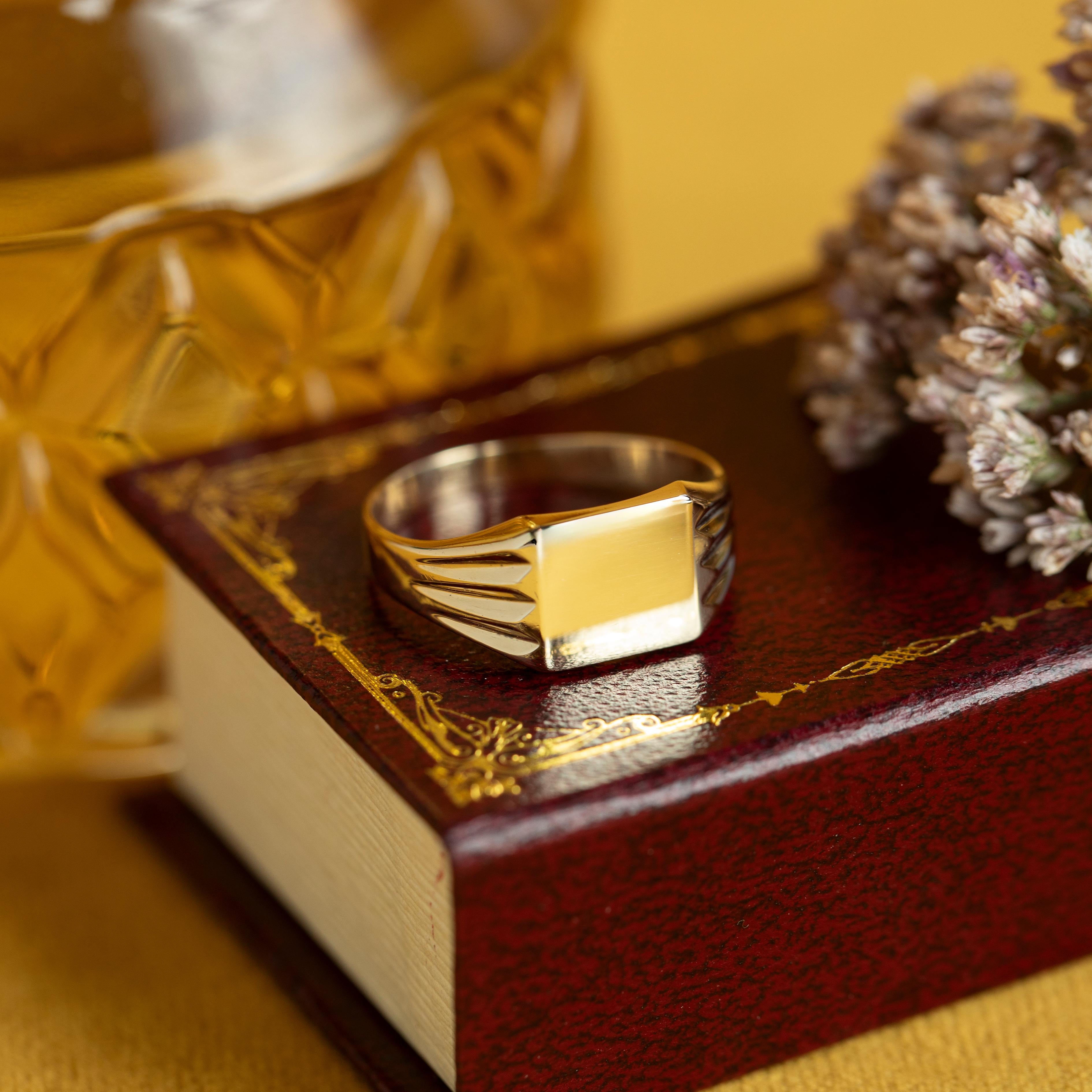 Vintage 14K Gelbgold Siegelring, stapelbar täglich gravierbarer Ring Größe 7,5 im Angebot 1