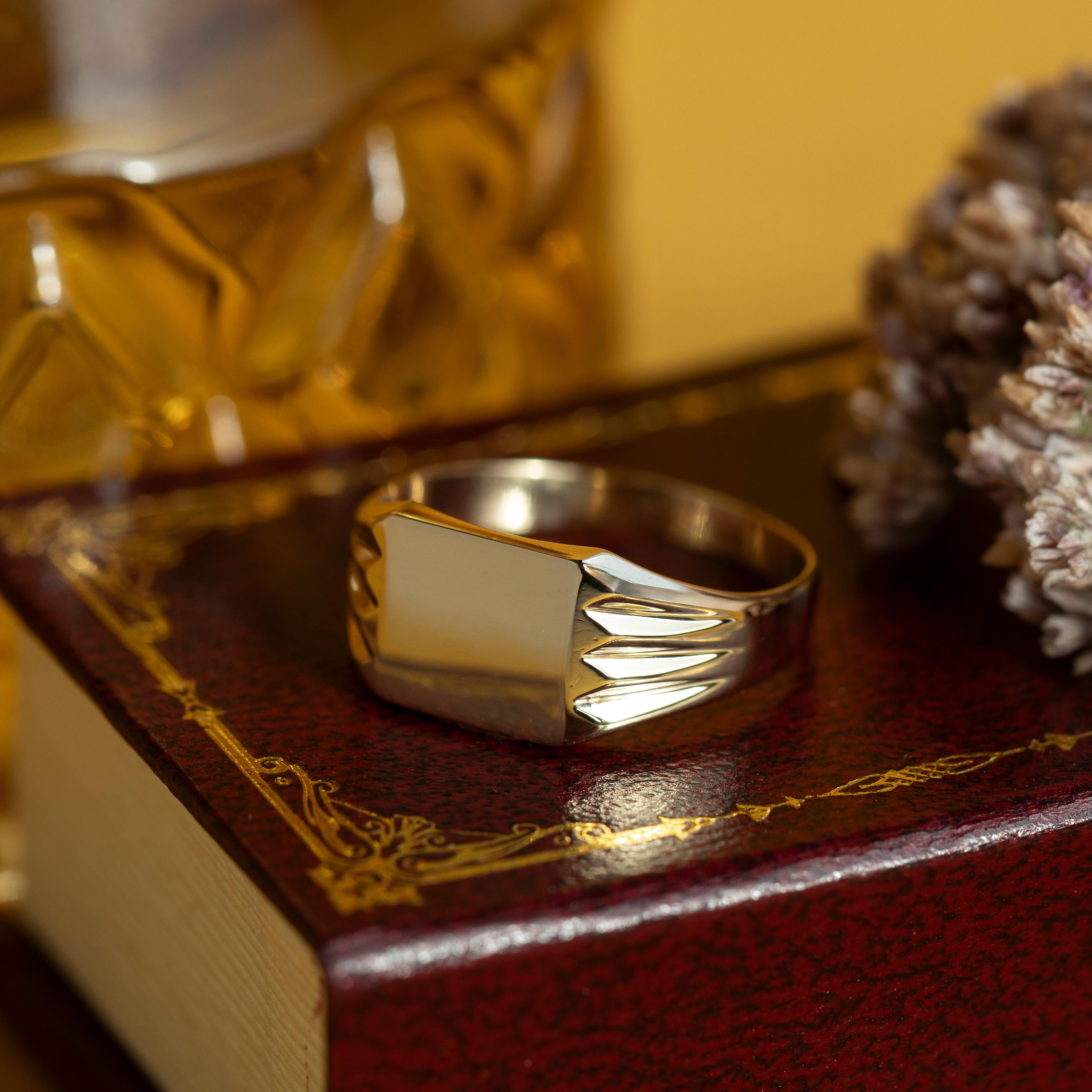 Vintage 14K Gelbgold Siegelring, stapelbar täglich gravierbarer Ring Größe 7,5 im Angebot 2