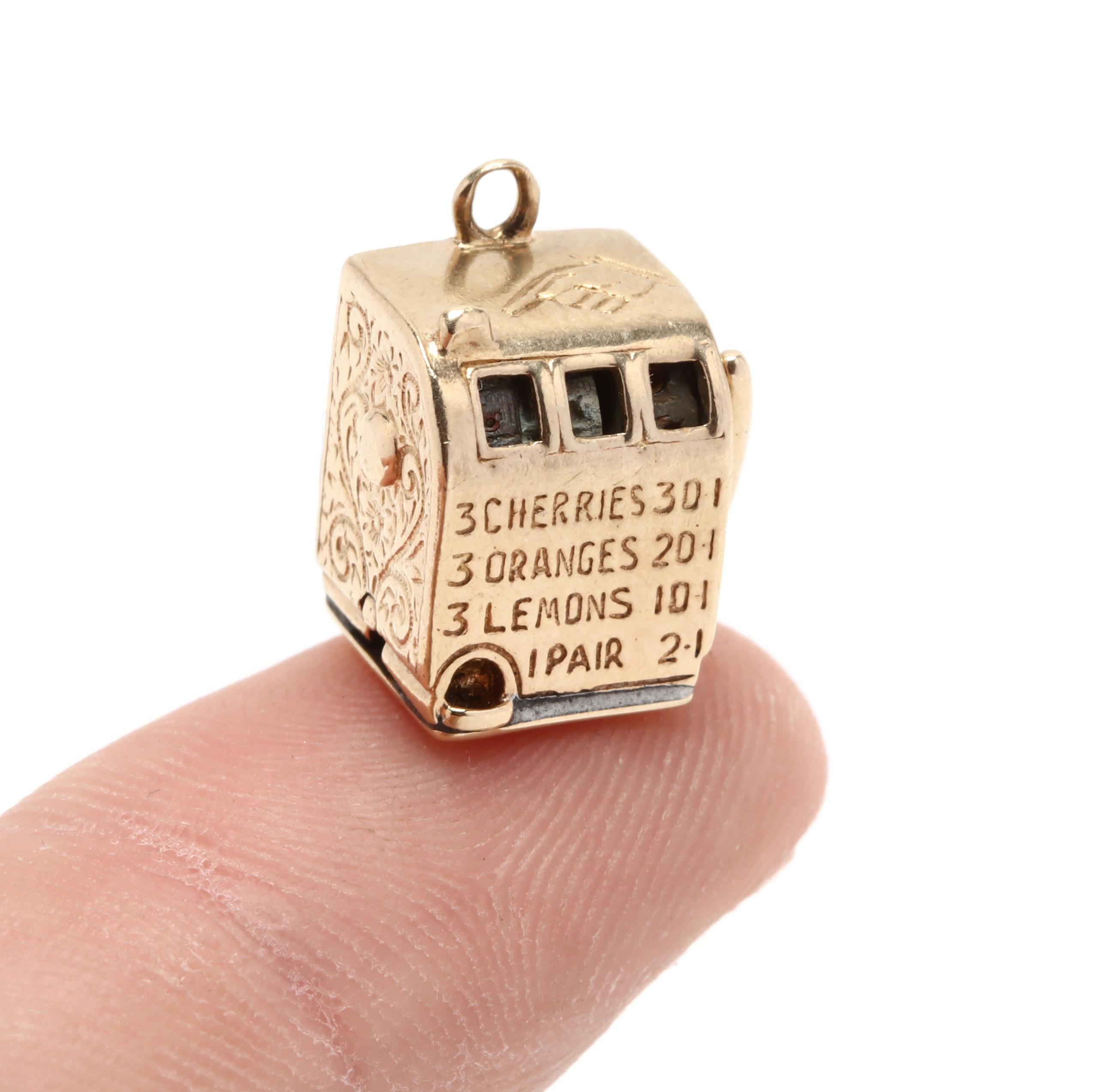 Vintage 14 Karat Yellow Gold Slot Machine Charm In Good Condition In McLeansville, NC