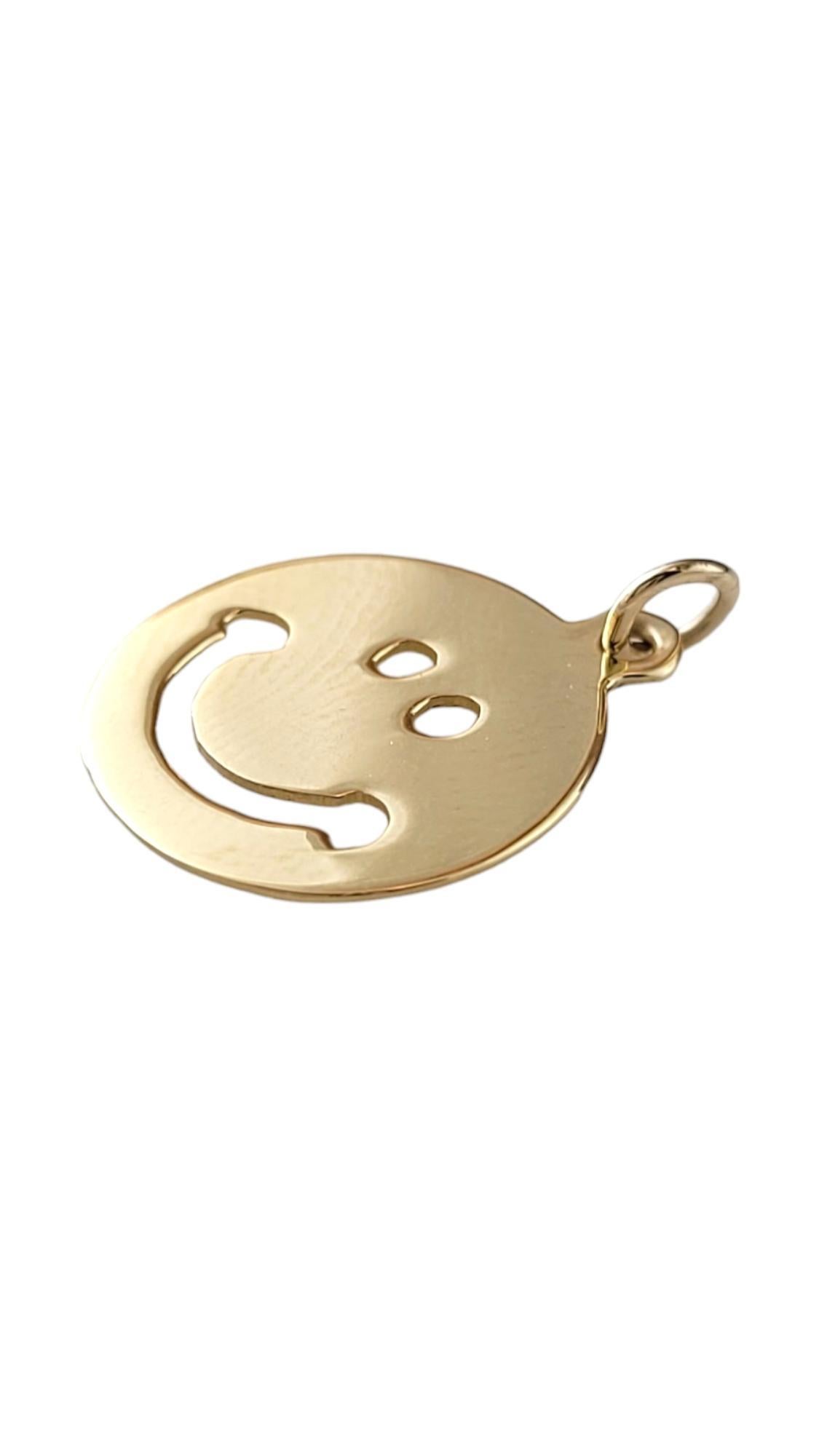 Vintage 14K Yellow Gold Smiley Face Charm #16881

This adorable smiley face charm is crafted from 14K yellow gold and is sure to bring some smiles to your life!

Size: 17.7mm X 14.8mm X 0.7mm

Weight: 0.6 dwt/ 1.0 g

Hallmark: CCC 14

Very good