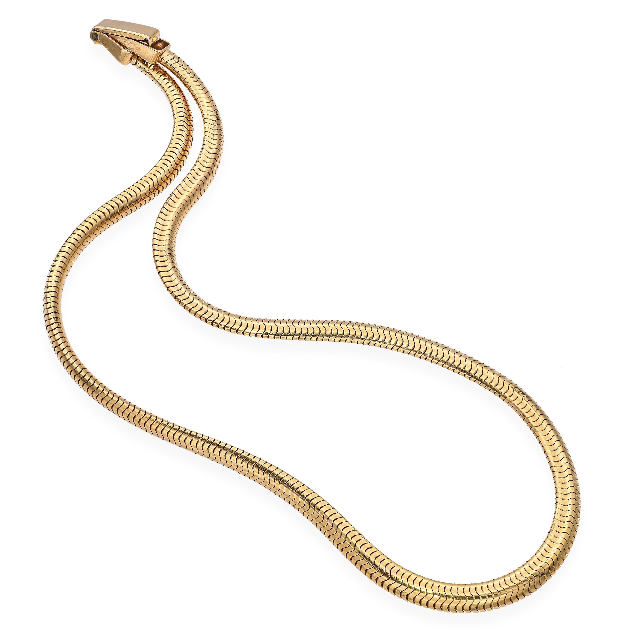 Questa splendida collana è caratterizzata da una catena a serpente elegante e flessibile, che offre un aspetto liscio e raffinato. La catena è realizzata con precisione e mostra una forma fluida e senza cuciture che si adatta elegantemente alla