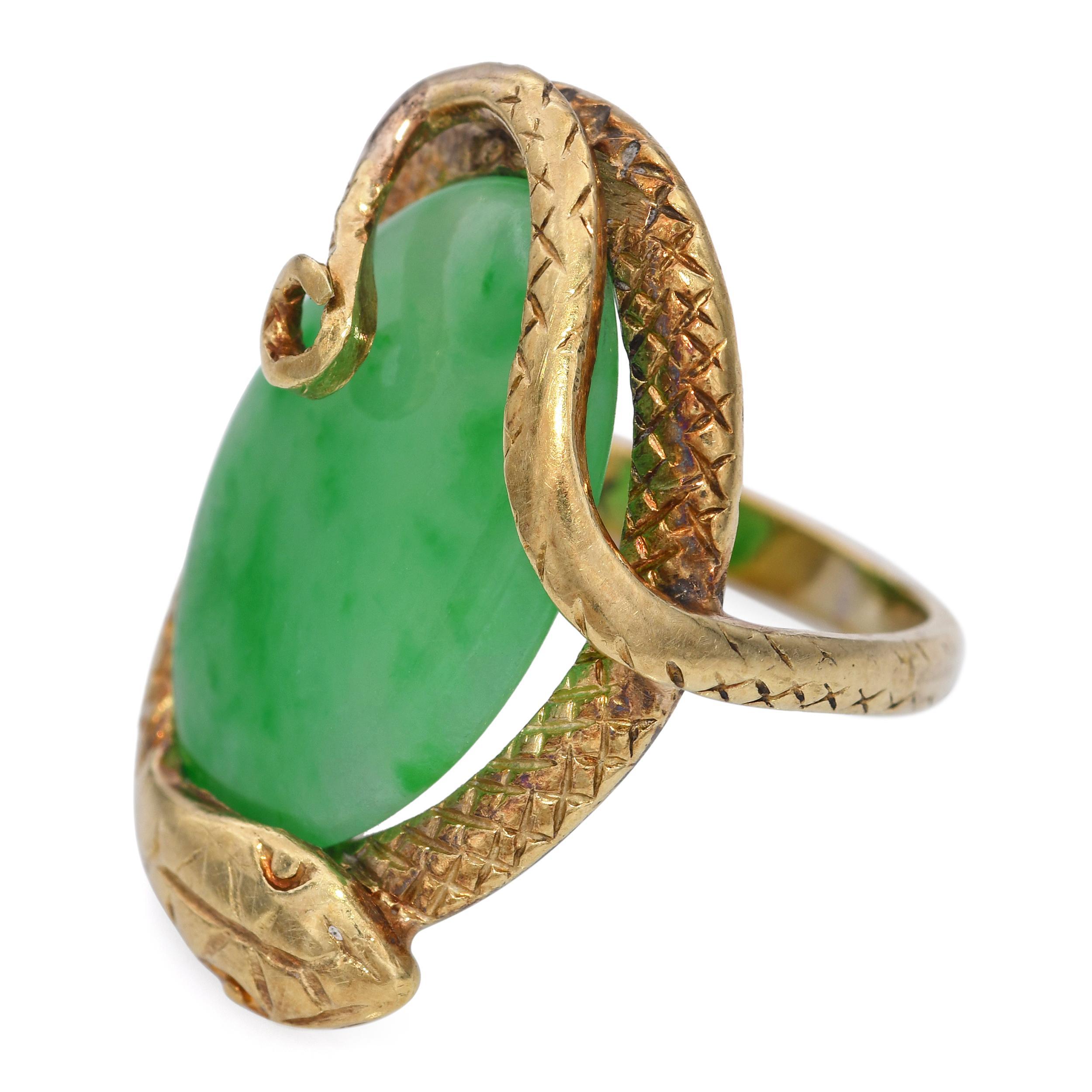 Vintage 14k Yellow Gold Snake Jade Ring In Good Condition For Sale In New York, NY